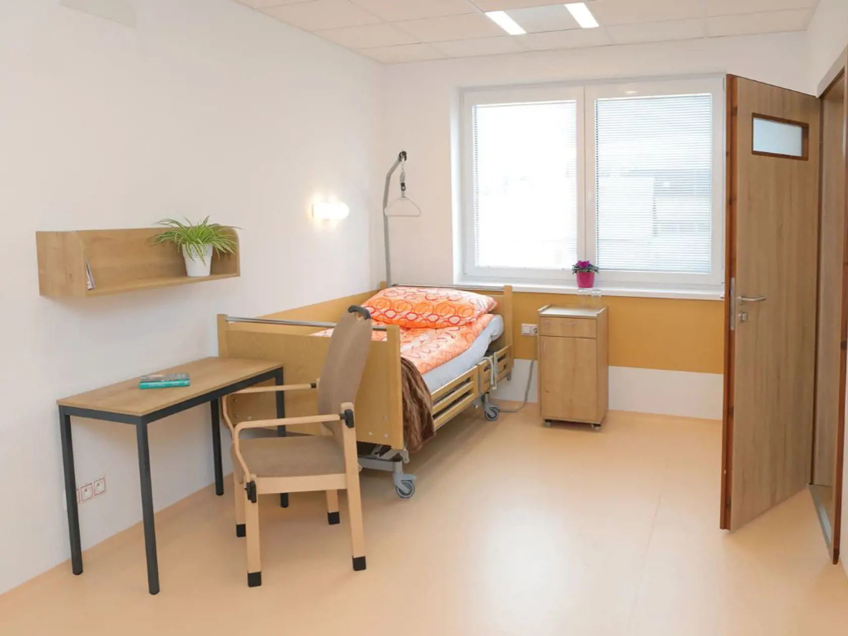 Dom sociálnych služieb v obci Lokca, kde sa o herca starali.