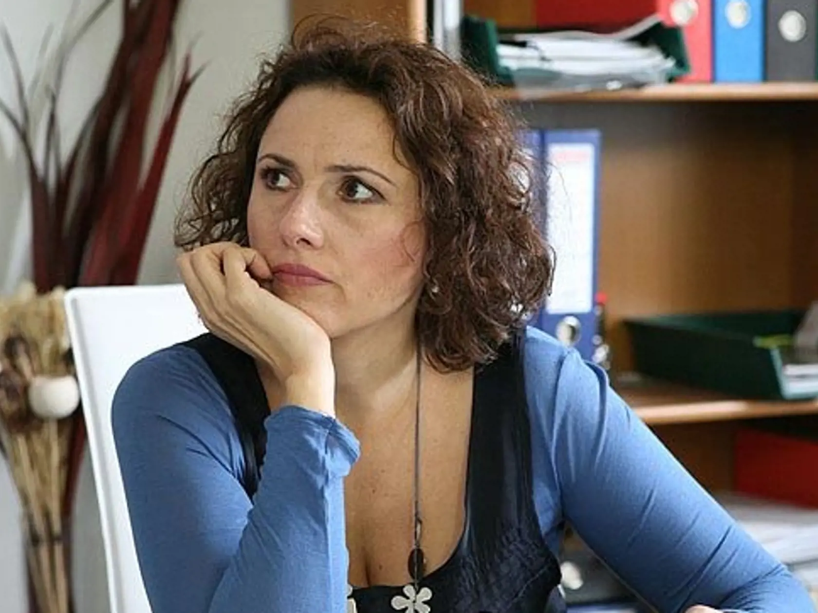 Zuzana Mauréry ako Julka
Julka sa dostávala z depresií po jej násilnom mužovi a začínala žiť nový život. V začiatkoch bola utiahnutou a nevyrovnanou ženou, ktorú si do parády vzali kolegyne Ivana (Diana Mórová) a Alica (Zuzana Vačková). Rozhodla sa urobiť láskavosť kamarátovi Maťkovi, ktorý bol gej a potreboval sa rýchlo oženiť. Dobrosrdečná Julka sa zaňho napokon vydala. Po čase si svätá trojica založila vlastnú eventovú agentúru, ktorú nazvali „Svieža štvorka“.