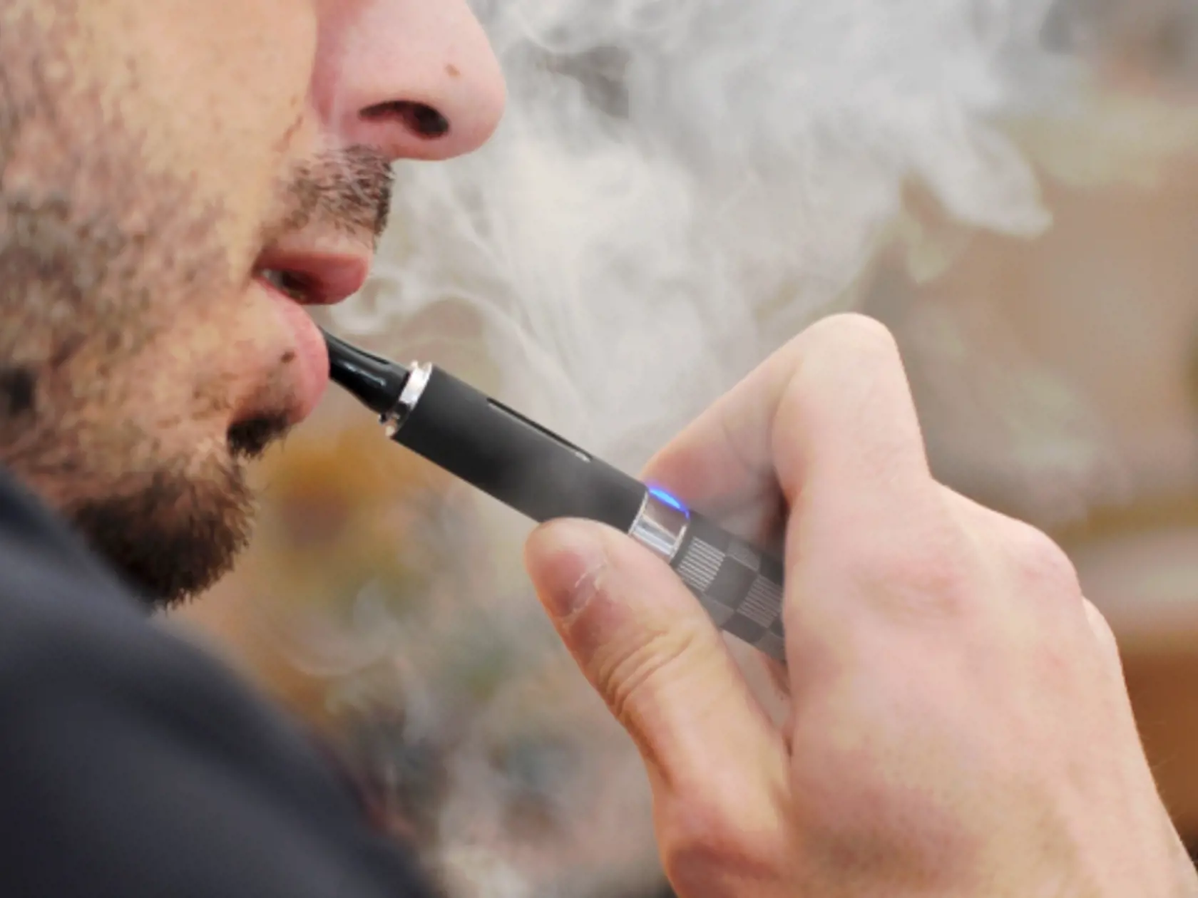 E-cigarety môžu spôsobiť vážnu chorobu pľúc.