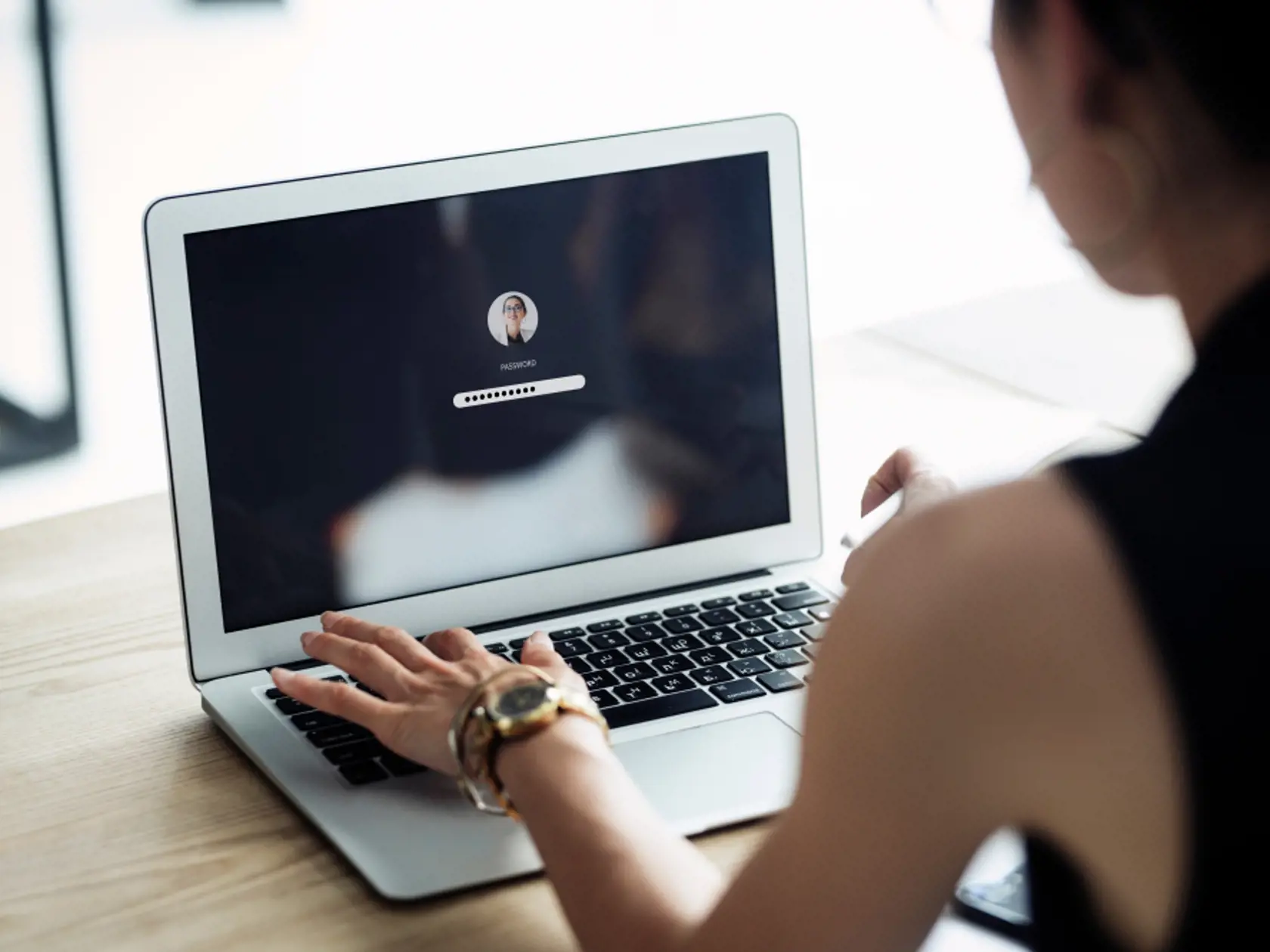 Malware: Je označenie pre kód alebo systém, ktorý obyčajne poškodí či zablokuje dáta, alebo sa ich zmocní vo vašom počítači. Do tejto skupiny patria vírusy či trójske kone.