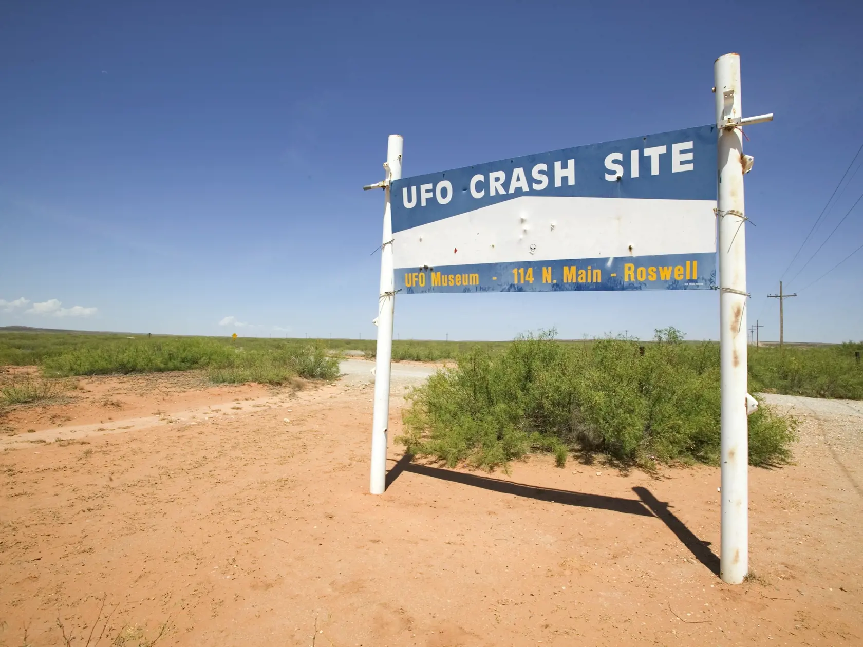 V poslednej dobe bolo mnoho špekulácií a kontroverzií ohľadom UFO, najmä potom, čo americké ministerstvo obrany v roku 2020 uvoľnilo niekoľko videí, ktoré údajne ukazujú neznáme lietajúce objekty (UAP). Tieto zábery boli zachytené z lietadiel amerického námorníctva a vyvolali mnoho otázok ohľadom pôvodu a povahy týchto objektov.