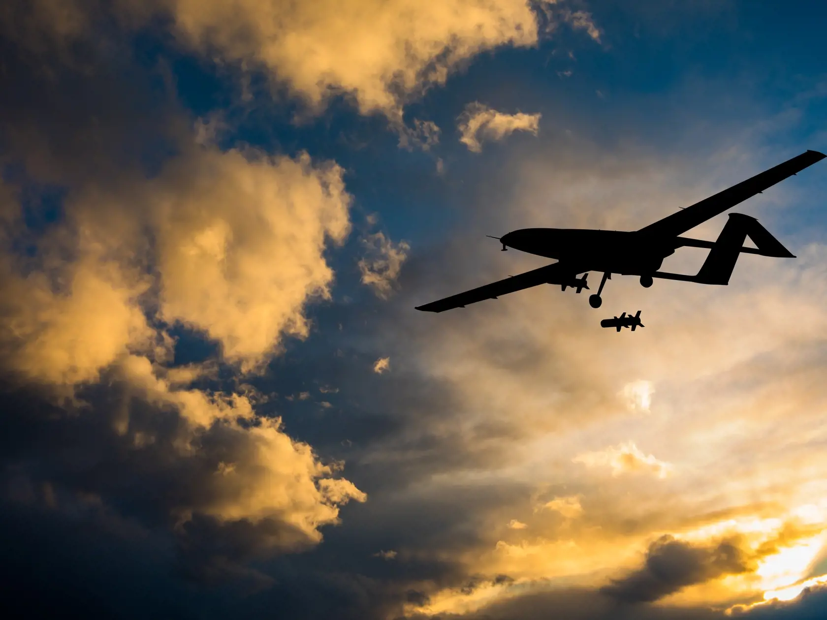 V marci 2021 sa tiež objavila správa o tajomných "dronových útokoch" na americké námorné lode v Perzskom zálive. Podľa médií boli tieto útoky vykonané pomocou autonómnych dronov, ktoré sú veľmi ťažké odhaliť a zničiť.