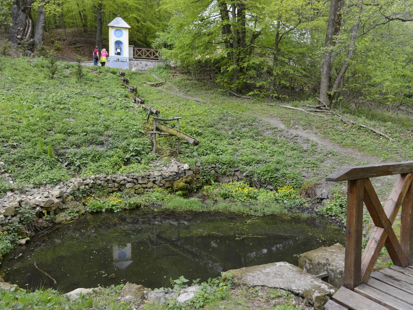 Pútnické miesto s kostolom sv. Anny sa nachádza cca 3 km nad obcou Rudník na Kobylej hore pri Košiciach. Už v 17. storočí na mieste kostola stála drevená kaplnka. Súčasný murovaný kostol bol postavený v roku 1750. V júli na Annu, prípadne počas blízkych víkendových dní, sa tu zvykne konať púť s odpustovou slávnosťou sv. Anny a sv. Joachima. Púte sa tu konali už začiatkom 18. storočia. Na tomto mieste sa v minulosti zastavovali baníci z Rudníka a obce Poproč počas cesty do práce v baniach obce Zl