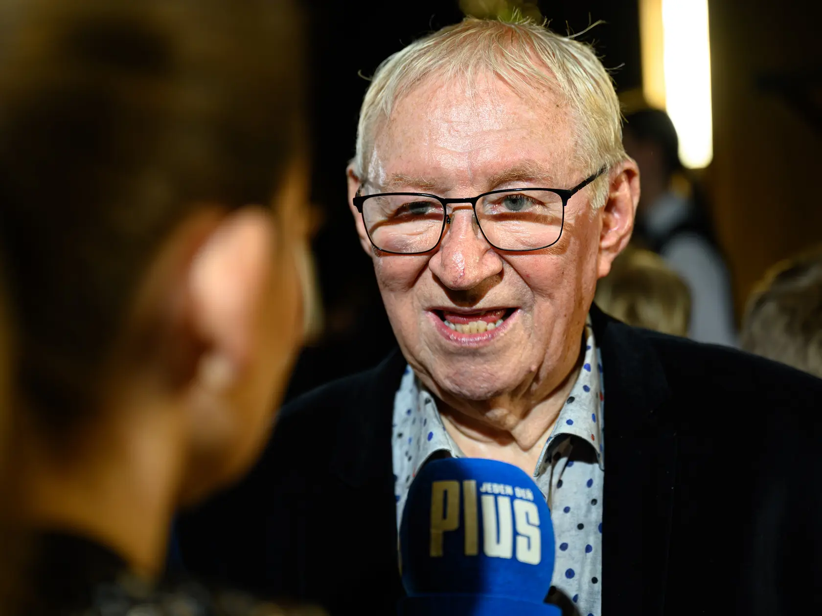 Legendárny Karol Čálik pred pár dňami oslávil 80. narodeniny a zároveň pokrstil knižku. Takto to na oslave vyzeralo...
