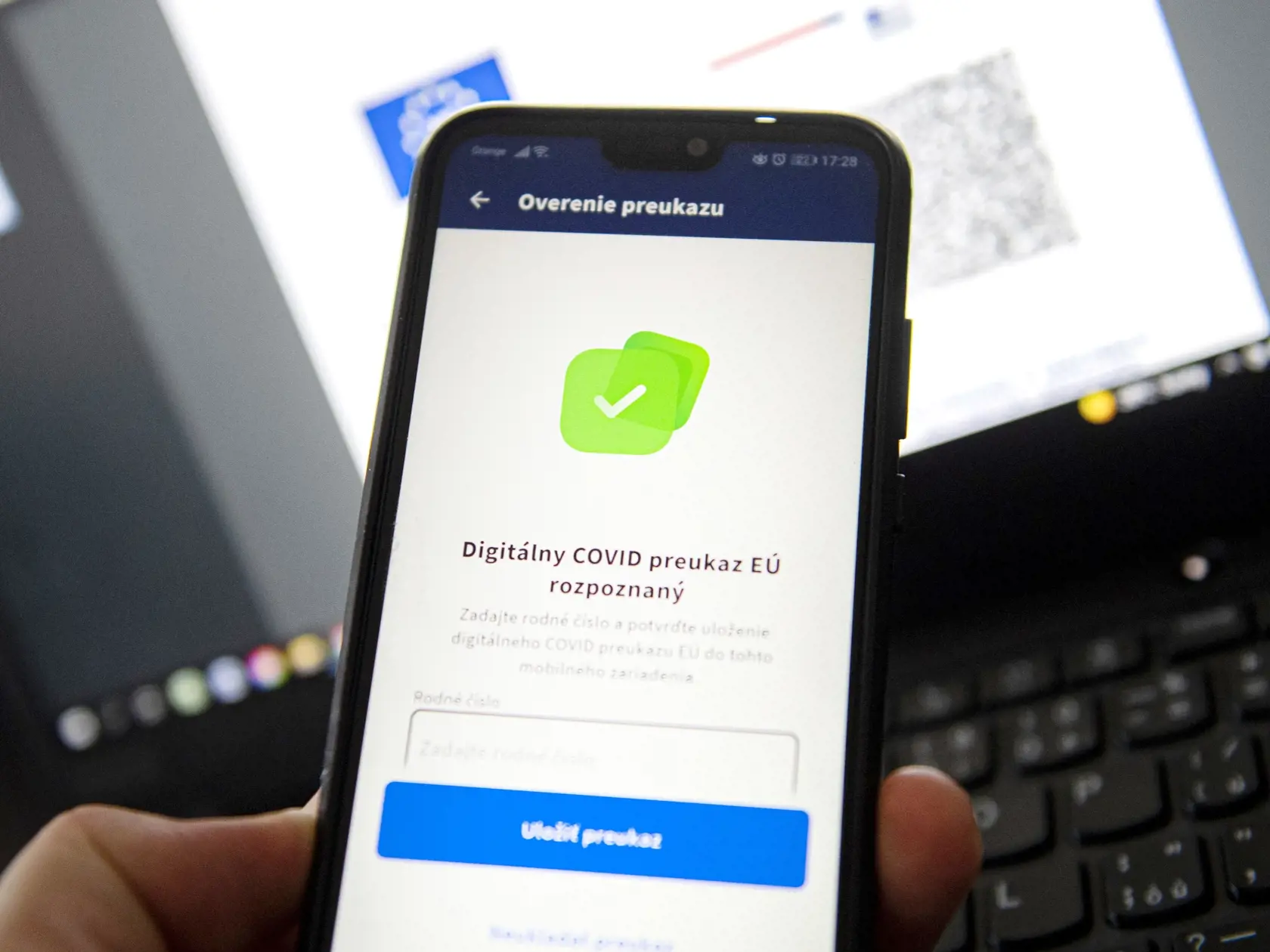 "Od cestujúcich, ktorí prilietajú do Španielska z krajín EÚ, sa už nevyžaduje formulár zdravotnej kontroly SpTH ani certifikát COVID-19," informuje rezort diplomacie.