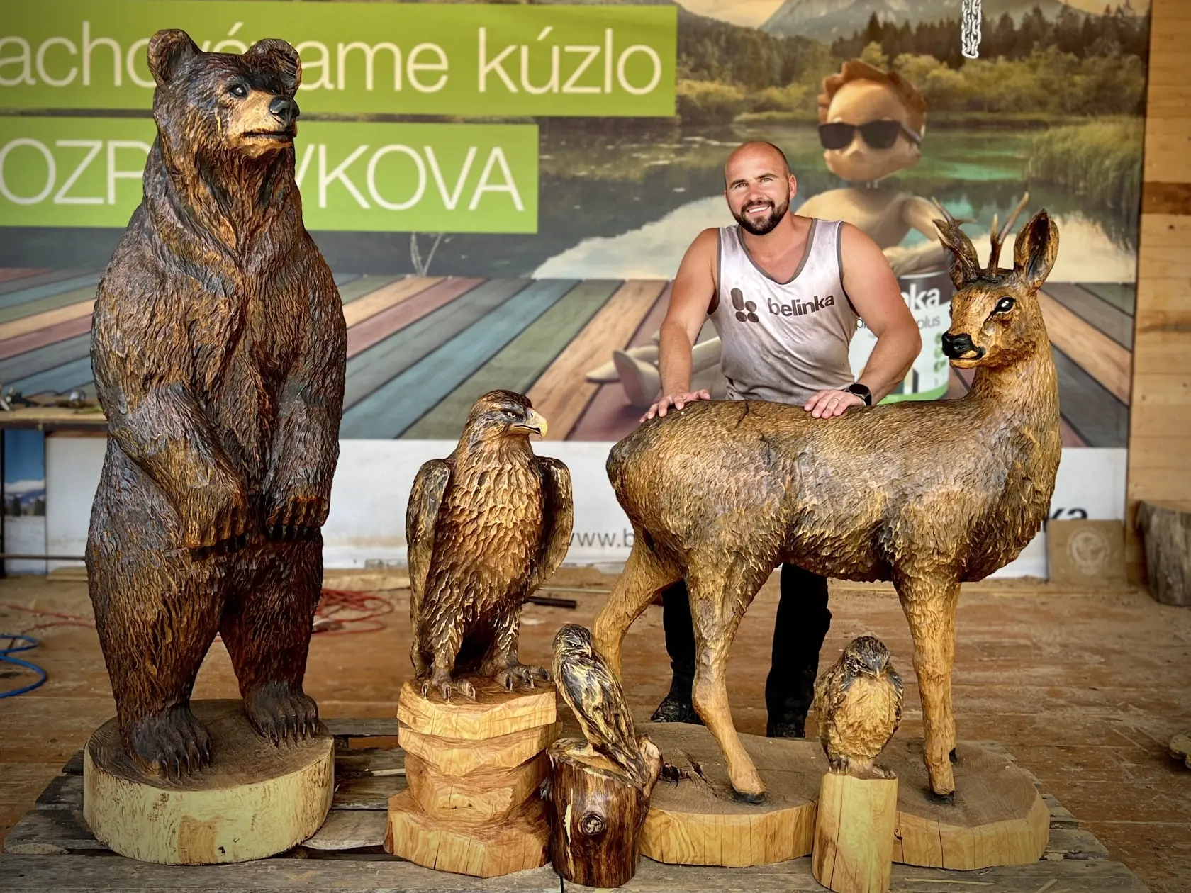 Veľmi rád vyrezáva zvieratá.