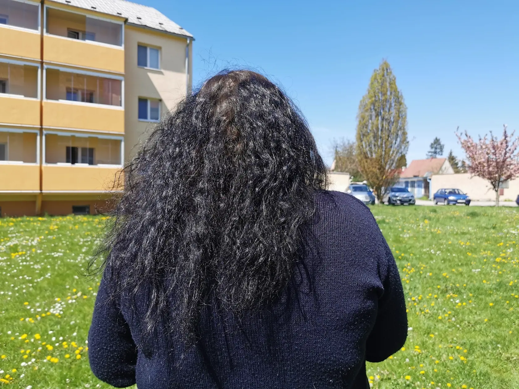 Dominika z Dubnice nad Váhom sa s mužom stretla na stanici v Trenčíne, kedy si k nej prisadol. Podľa nej bol veľmi neodbytný a vystrašil aj jej 3-ročnú dcéru.