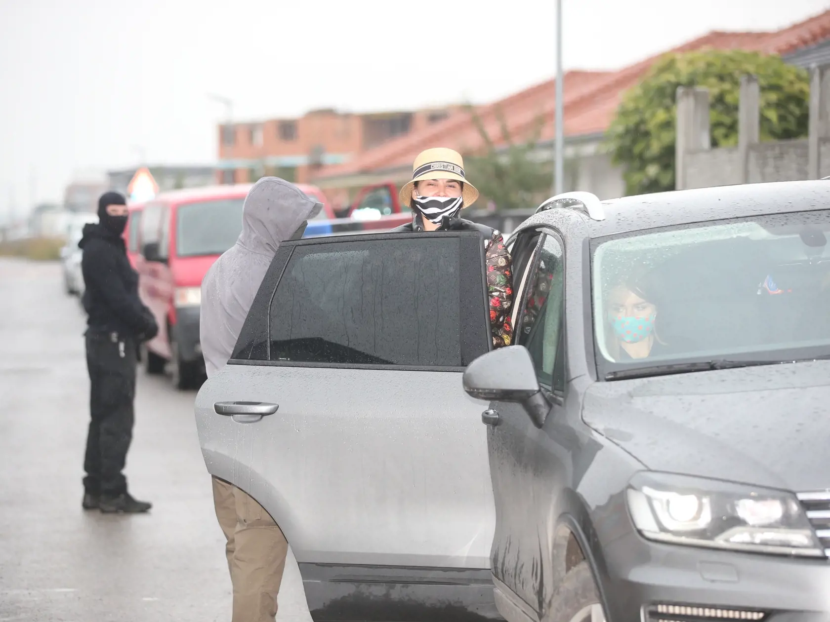 Zuzanu Plačkovú doviezlo do jej domu v Miloslavove policajné auto.