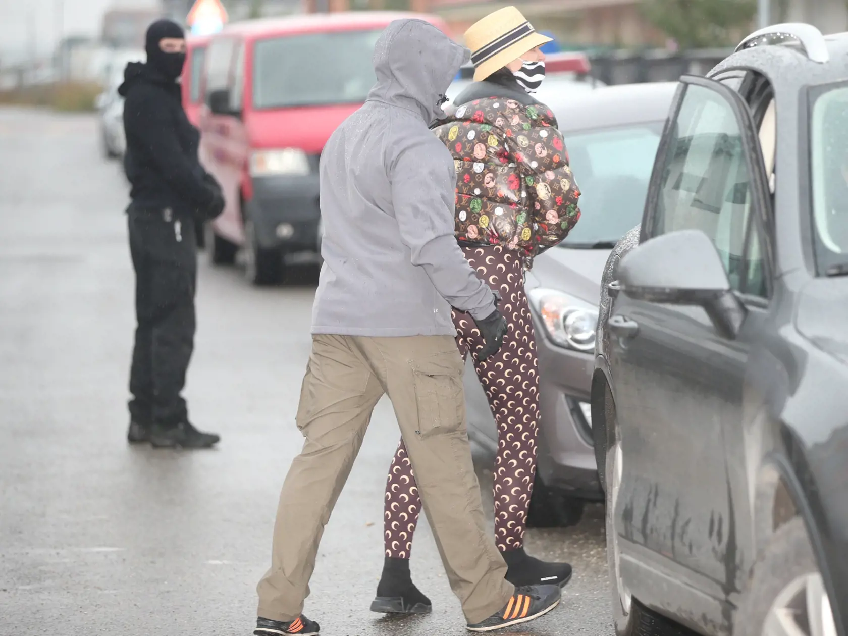 Zuzanu Plačkovú doviezlo do jej domu v Miloslavove policajné auto.