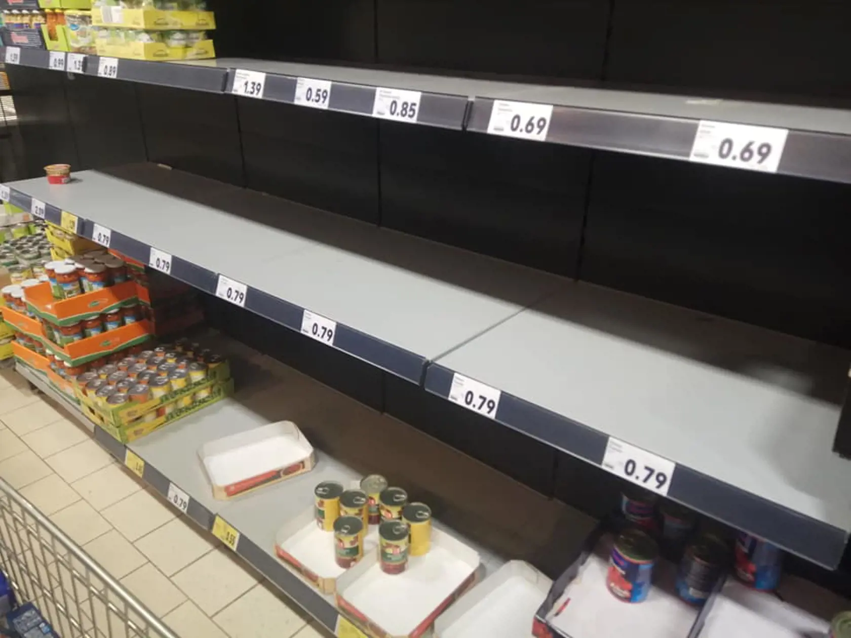 V našich obchodoch hrozia prázdne pulty. Pandémia aj vysoké ceny energií spôsobili, že viacerým výrobcom potravín hrozí kolaps.