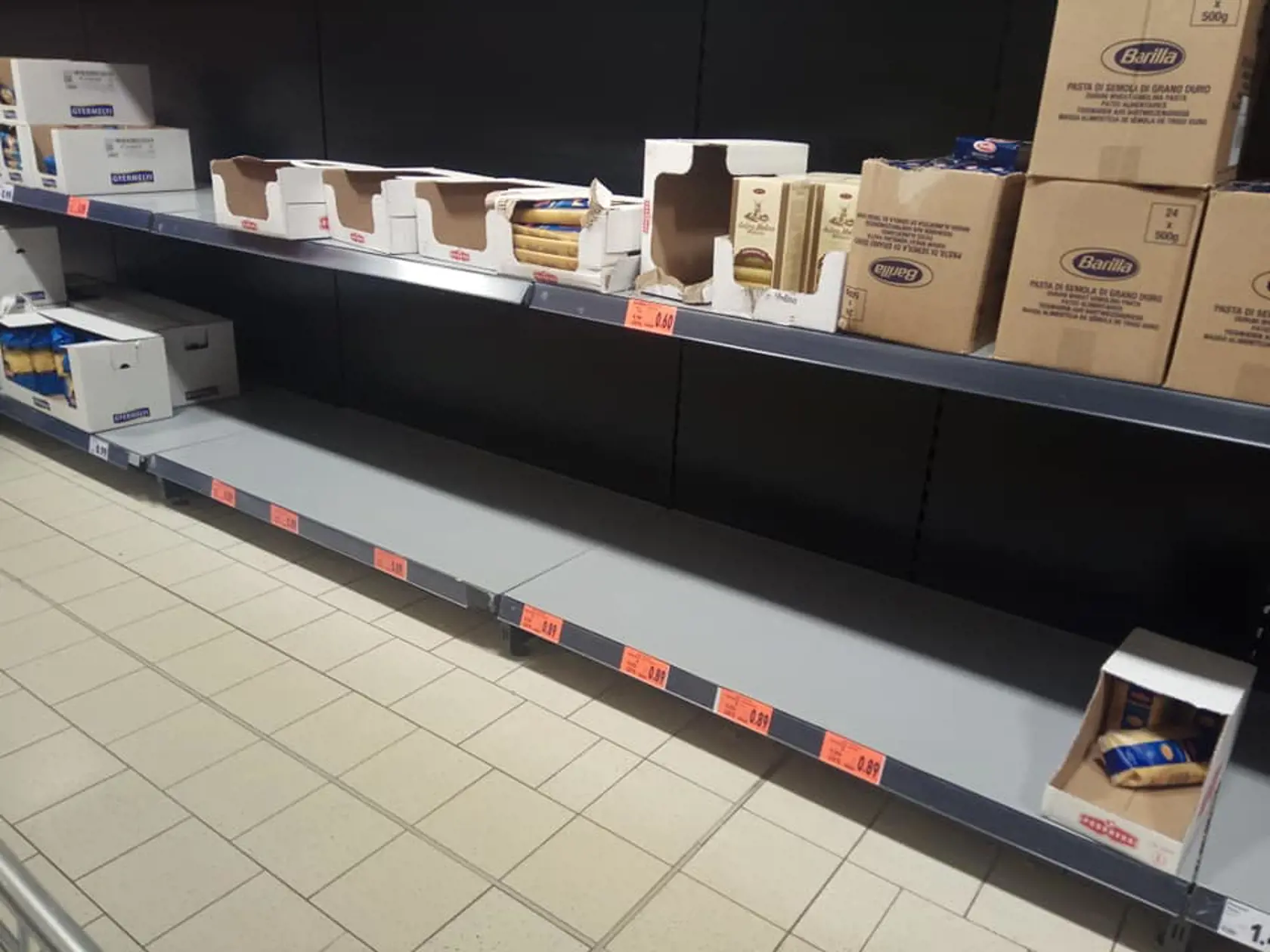 V našich obchodoch hrozia prázdne pulty. Pandémia aj vysoké ceny energií spôsobili, že viacerým výrobcom potravín hrozí kolaps.