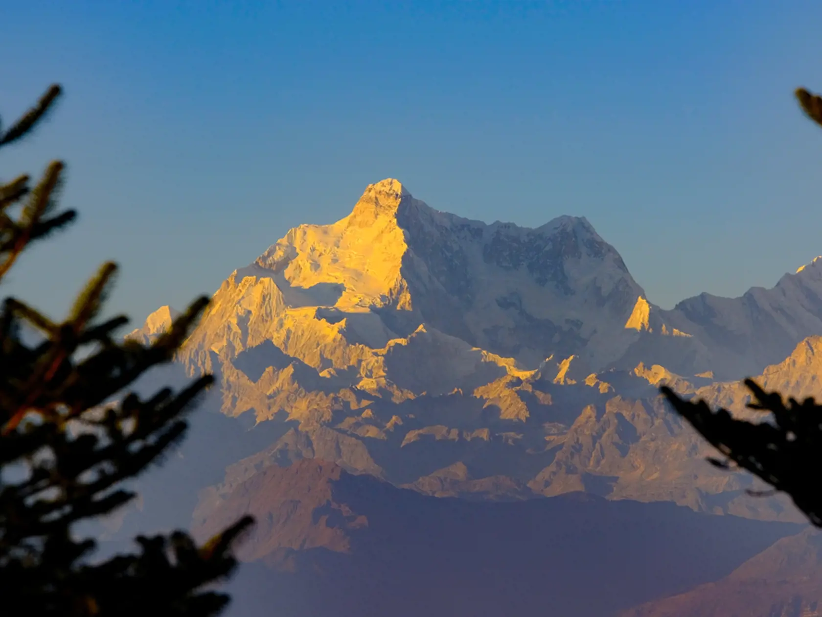 Kangchenjunga,,Sleeping,Buddha,kumbhakarna,,Goecha,,Pandim,everest,lhotse,makalu,Views,While,Trekking,From,Sandakfu