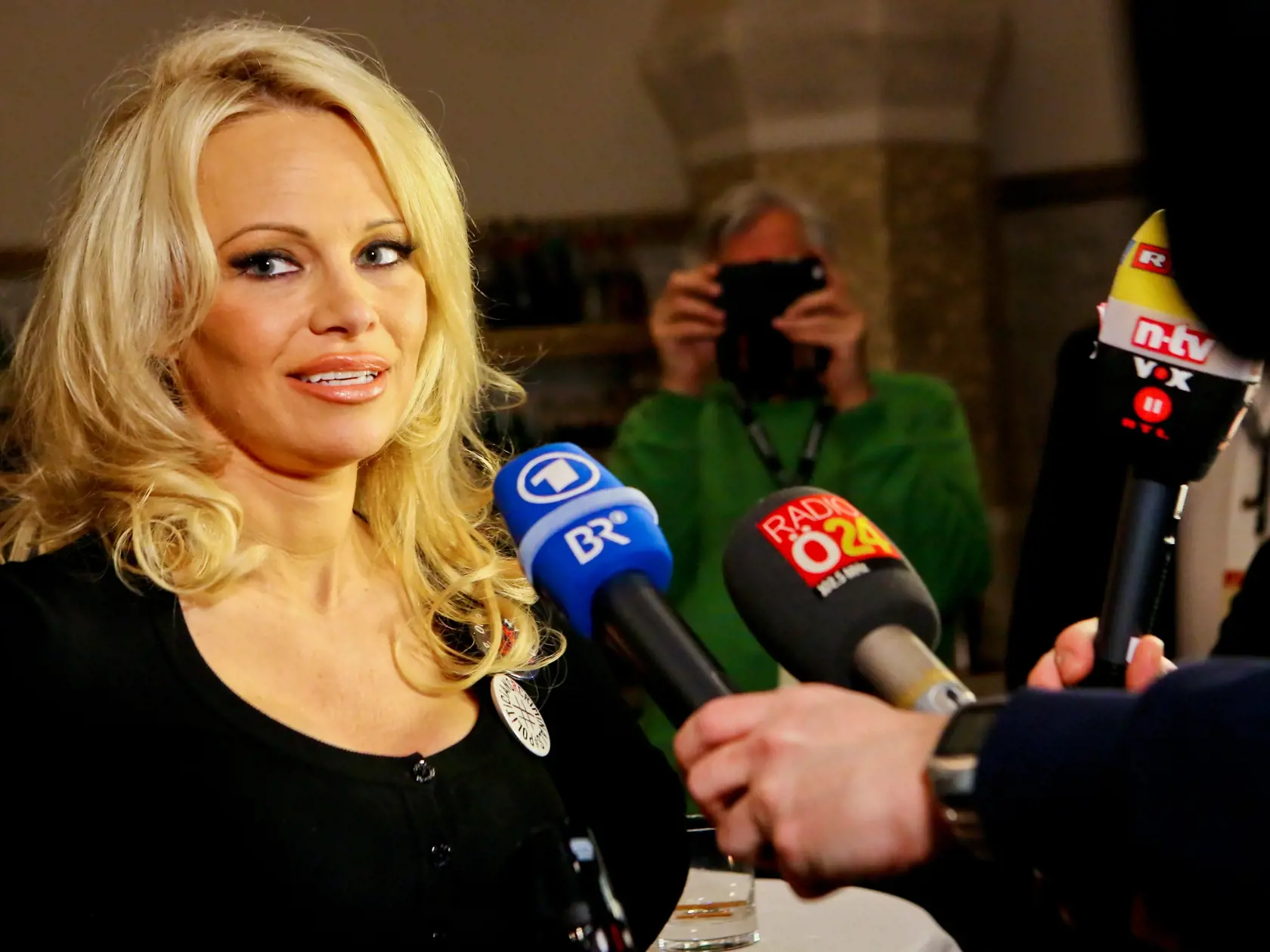 Na snimke americka herecka Pamela Anderson navstivila rakuske lyziarske stredisko Semmering, kde sa zucastnila PLAYBOY party.