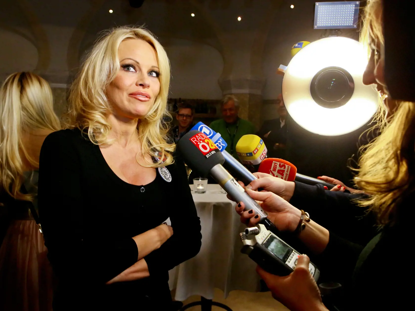 Na snimke americka herecka Pamela Anderson navstivila rakuske lyziarske stredisko Semmering, kde sa zucastnila PLAYBOY party.