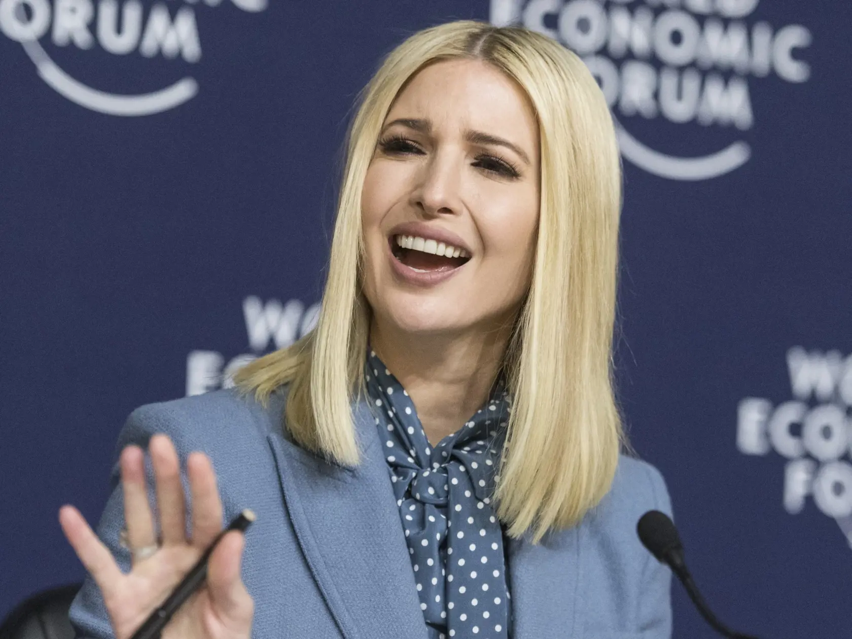 JB 5 Davos - Poradkyňa amerického prezidenta Donalda Trumpa Ivanka Trumpová počas tlačovej konferencie na Svetovom ekonomickom fóre v Davose 22. januára 2020. FOTO TASR/AP
 
Ivanka Trump, senior adviser to U.S President Donald Trump, speaks during a press conference at the World Economic Forum in Davos, Switzerland, Wednesday, Jan. 22, 2020. The 50th annual meeting of the forum is taking place in Davos from Jan. 21 until Jan. 24, 2020. (Alessandro della Valle/Keystone via AP)