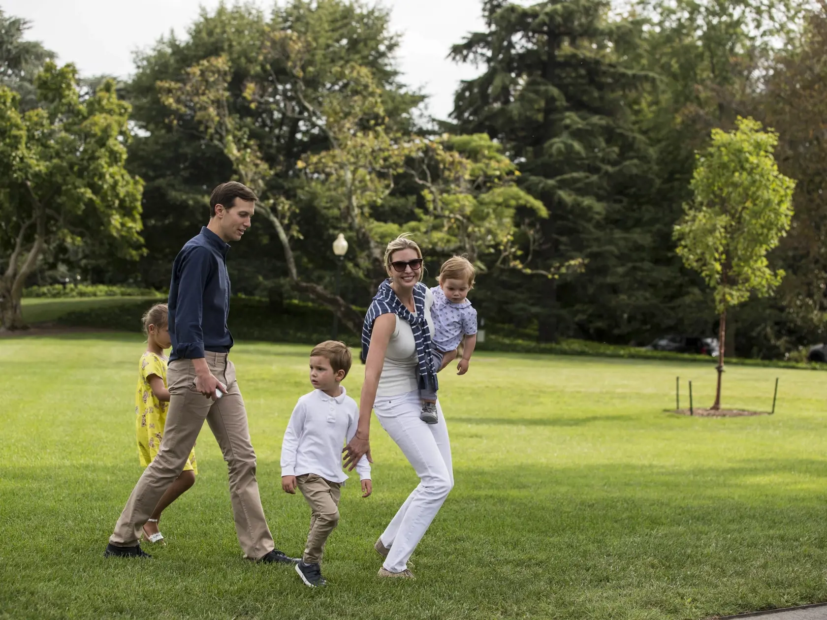 WASHINGTON, DC - AUGUST 27: Special Advisors Jared Kushner and Ivanka Trump with their children, Arabella, 6, Joseph, 3, and Theodore, 1 exit Marine One on the South Lawn August 27, 2017 in Washington, DC. Trump is returning to the White House after a weekend at Camp David. (Photo by Alex Edelman-Pool/Getty Images)