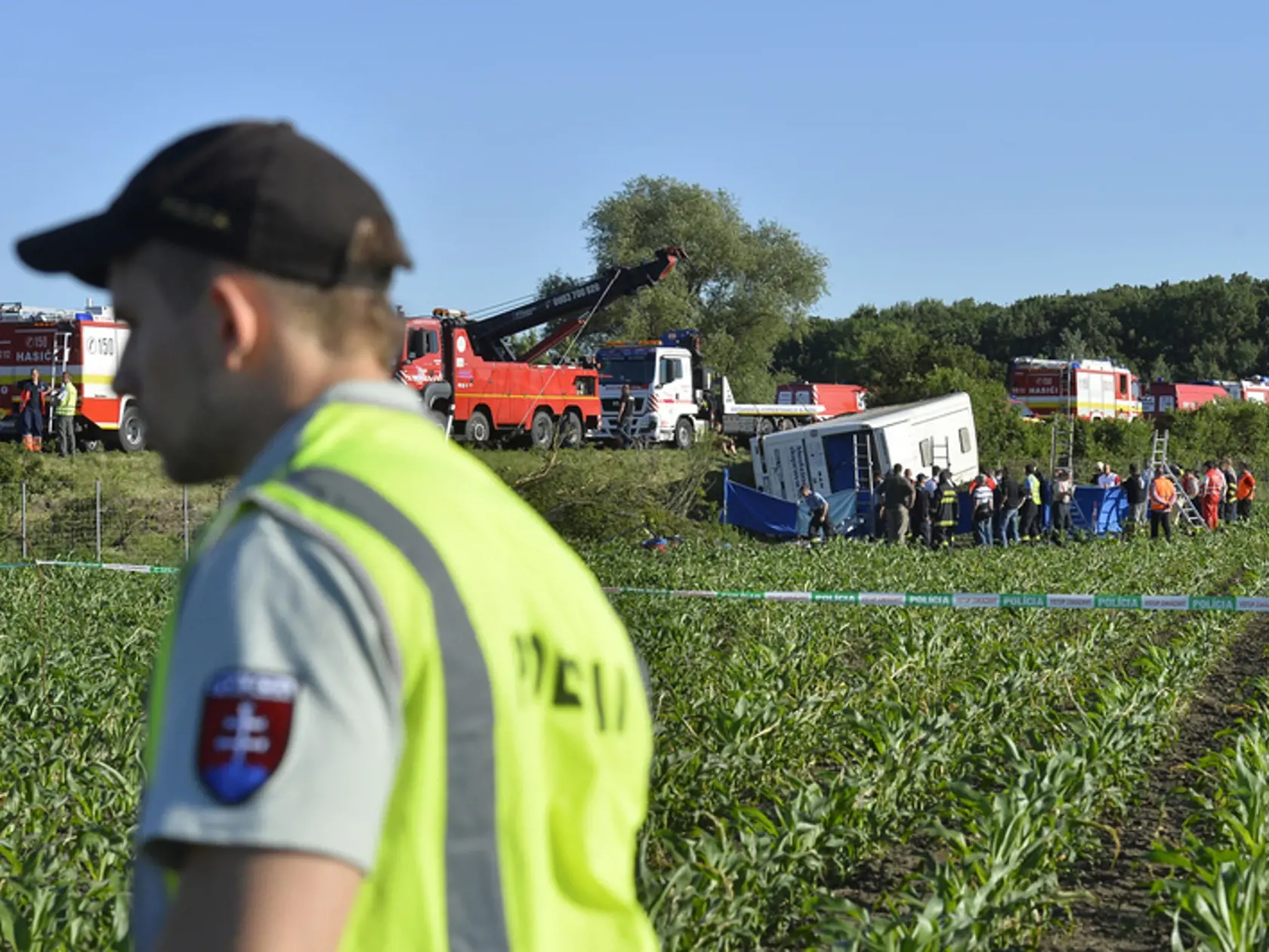 Vodiča autobusu vypočúva polícia, možnou príčinou nehody je defekt či mikrospánok šoféra.