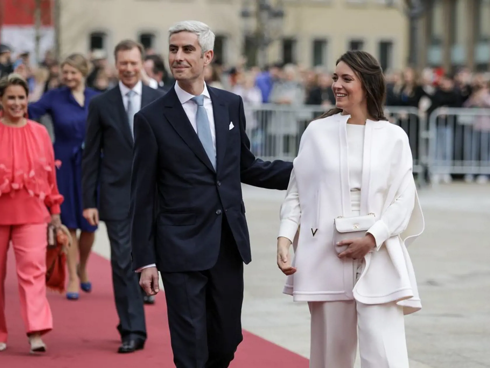 Po civilnom sobáši na luxemburskej radnici, ktorý sa konal pred takmer dvoma týždňami, si zaľúbenci vystrojili krásnu svadbu na juhu Francúzska.