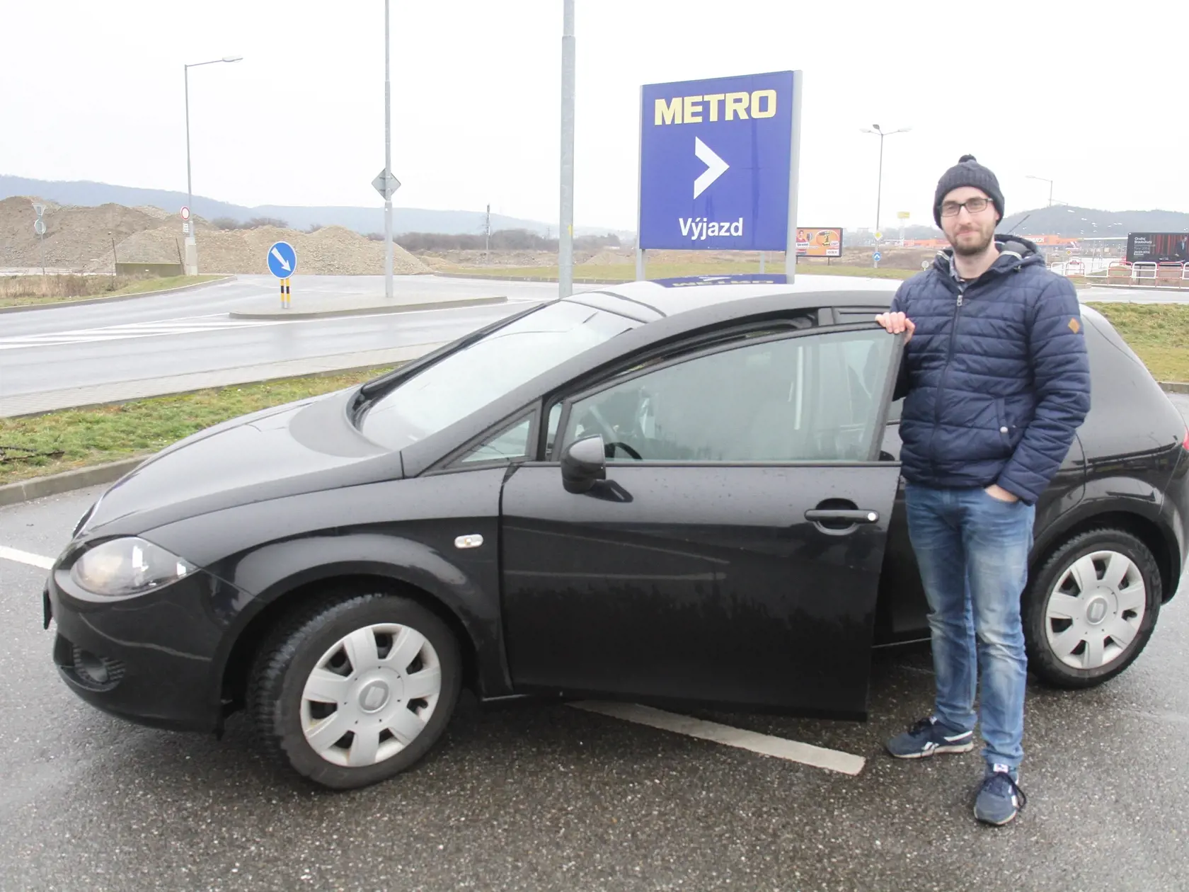 Okolo 30 eur vám môžu napariť aj za otváranie dverí na aute a nastupovanie, a to vtedy, ak tým ohrozíte bezpečnosť premávky.