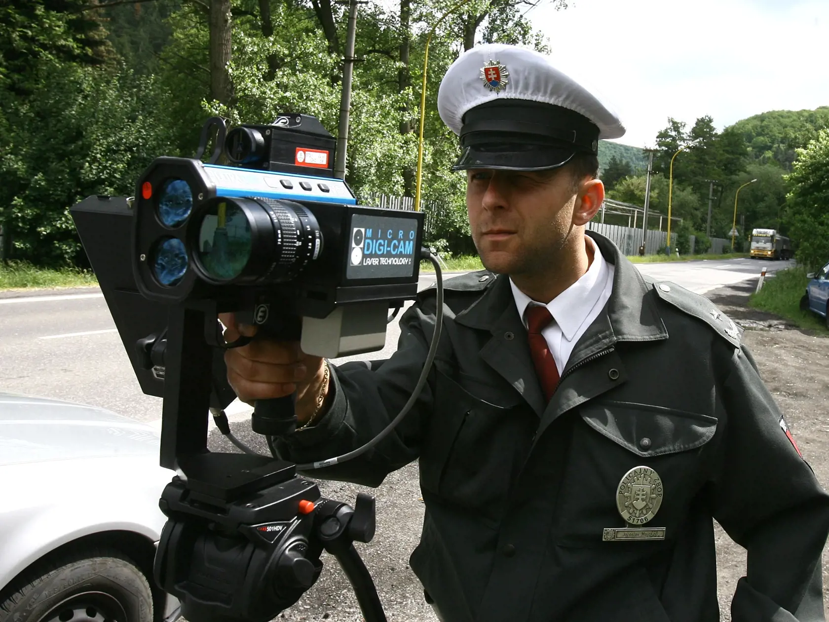 Počas mája sa v piatky a cez víkendy budú konať dopravno-bezpečnostné akcie. Policajti budú počas akcie Víkend kontrolovať najmä dodržiavanie rýchlosti jazdy a zákaz požívania alkoholu vodičmi i nemotorovými účastníkmi.