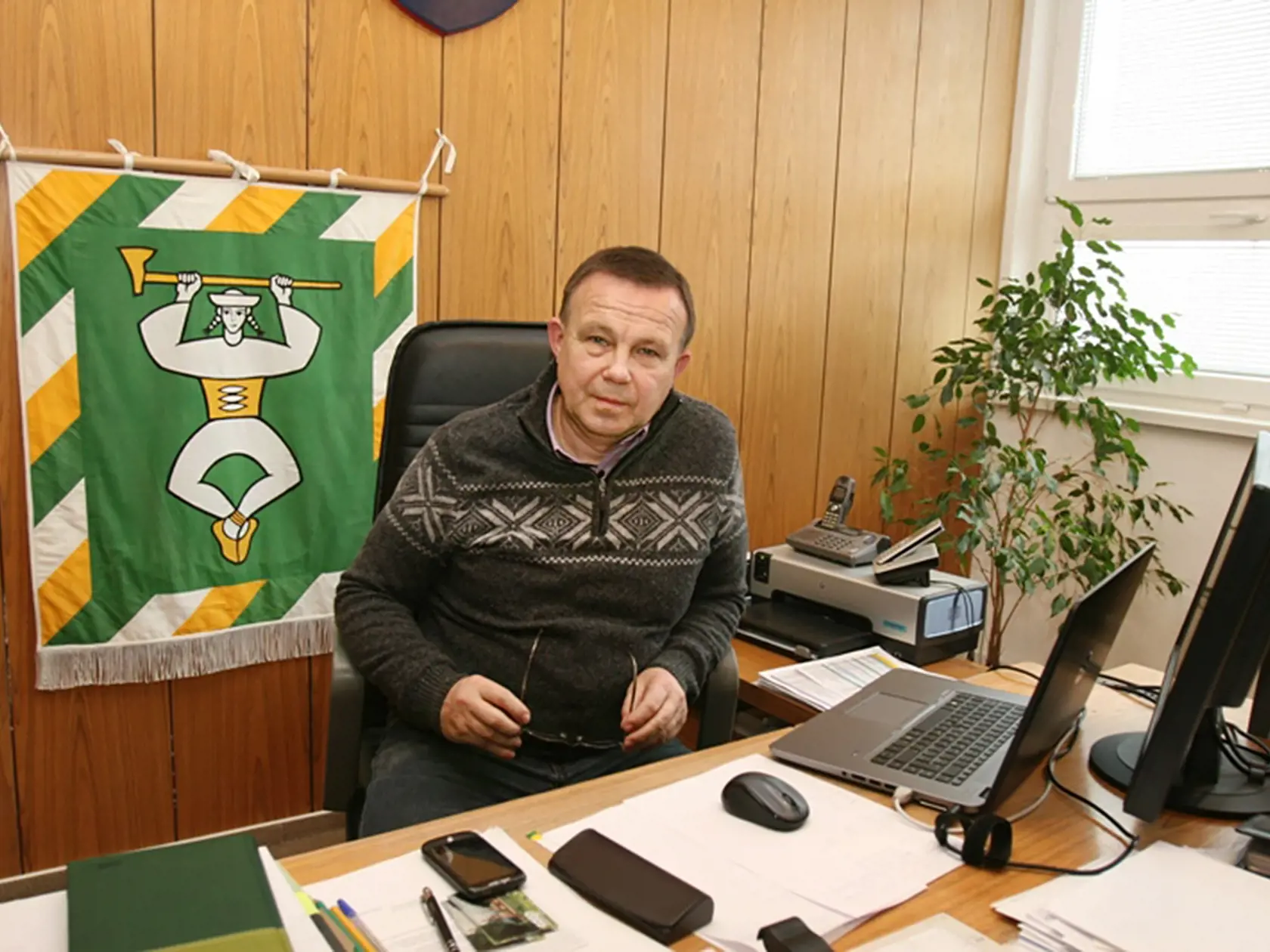 „Keby sme vedeli nazrieť do zdravotnej dokumentácie, v komisii máme doktora, ktorý posudzuje takéto stavy. Vedel by z nej povedať, čo sa mohlo stať,“ povedal s tým, že zdravotnú dokumentáciu im nesprístupnila rodina Lučanského. Zábery z pohrebu generála nájdete na nasledujúcich stranách.
