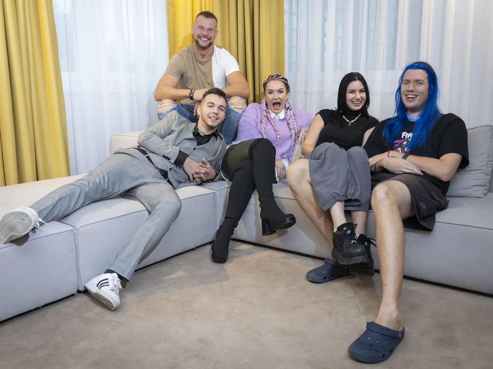 Rozhovory s poslednými účastníkmi reality šou Farma v priestoroch televízie Markíza. Na snímke je Tamás Kassai, Filip Jánoš, Martina Korkobcová, Giuliana Santi a Michal Mošpan.