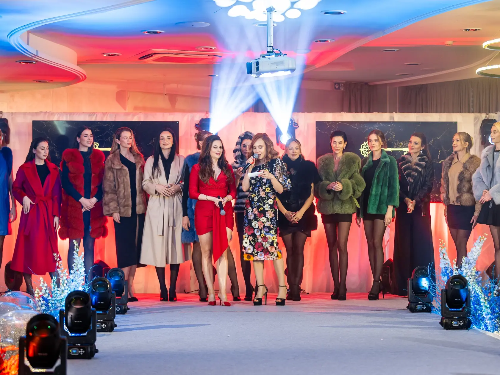 Fashion show “ELEMENTY” v Nitre. Na snímke Ivana Mendrejová a Vera Wisterová.