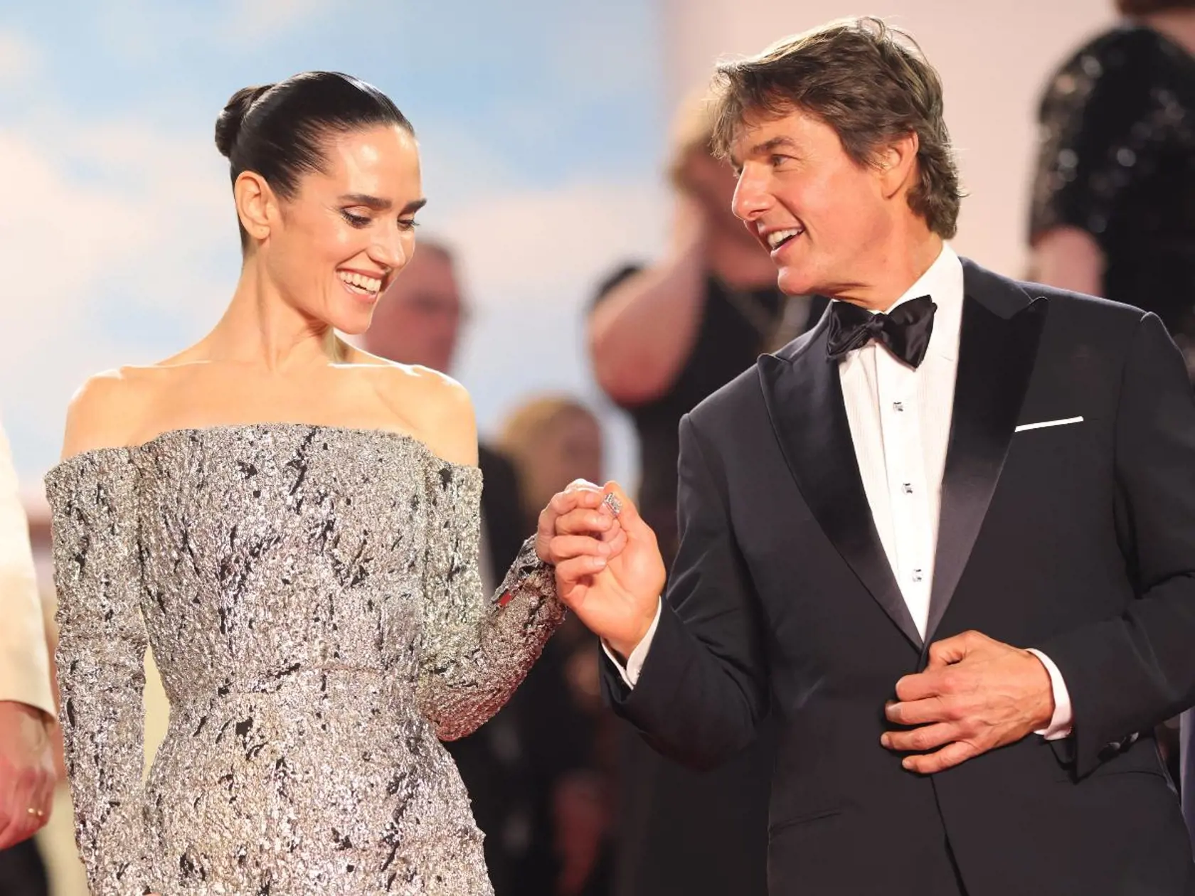 Takto vyzerali Jennifer Connelly a Tom Cruise minulý rok na jednej z premiér nového Top Gunu.
