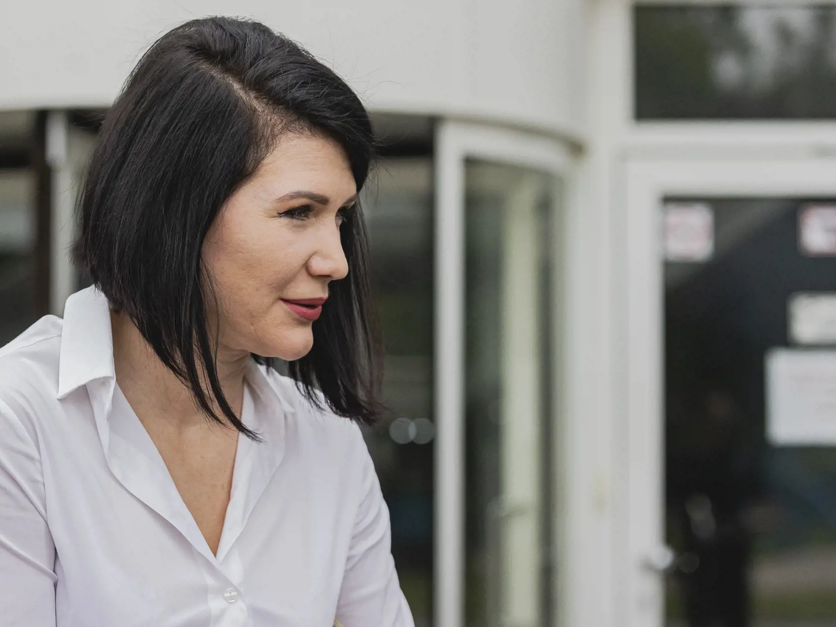 Na snímke poslankyňa NRSR za stranu Sloboda a Solidarita Jana Bittó Cigániková odchádza z budovy TV Markíza po skončení diskusnej relácie Na telo.