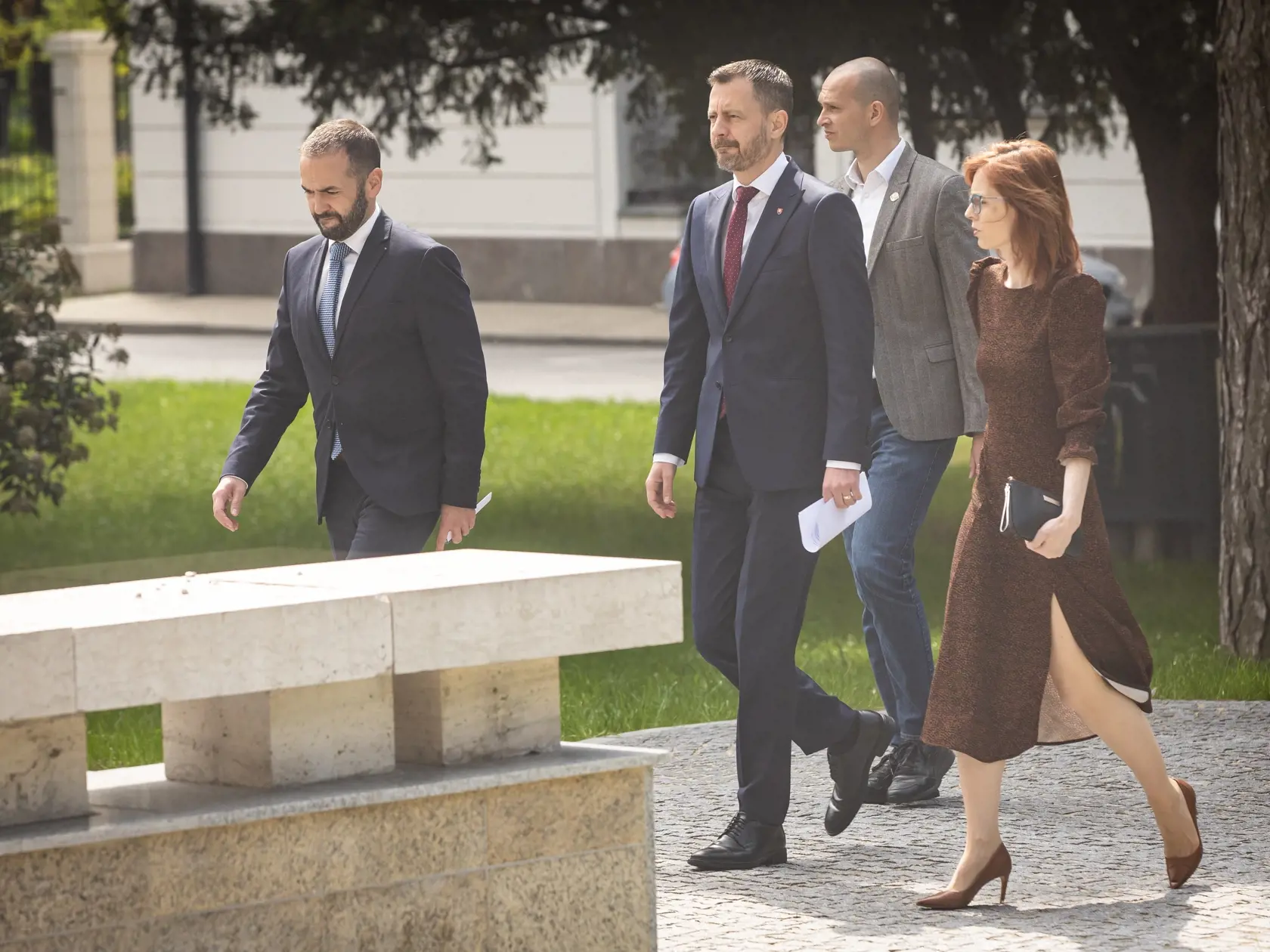 Premiér Eduard Heger oznamuje odchod zo svojej funkcie a zároveň aj pád vlády Slovenskej republiky v Bratislave. 