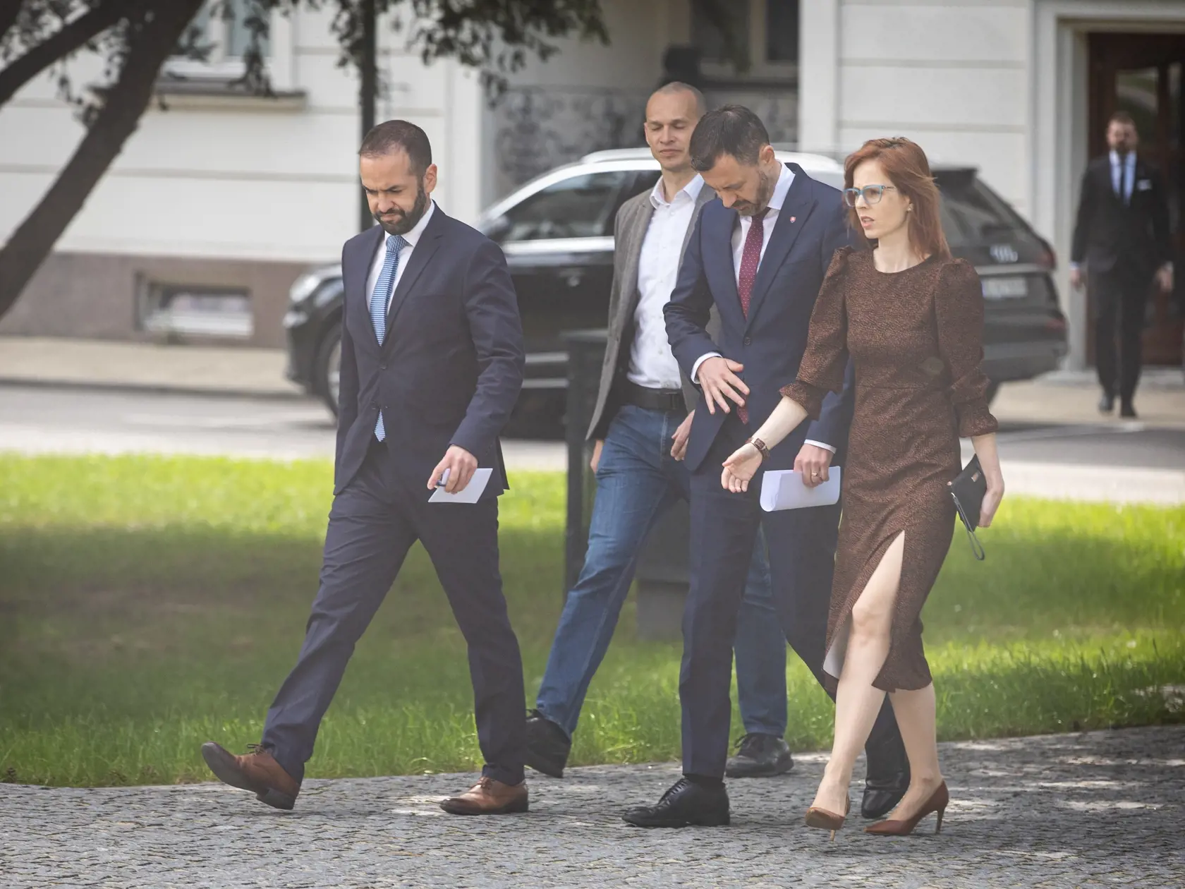 Premiér Eduard Heger oznamuje odchod zo svojej funkcie a zároveň aj pád vlády Slovenskej republiky v Bratislave. 