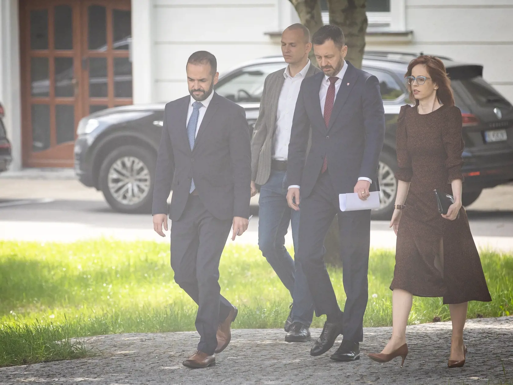 Premiér Eduard Heger oznamuje odchod zo svojej funkcie a zároveň aj pád vlády Slovenskej republiky v Bratislave. 