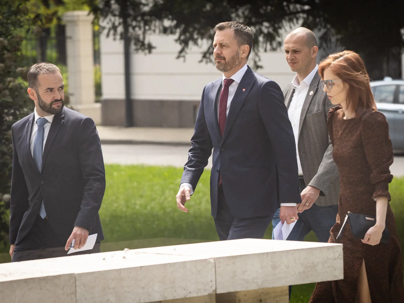 Premiér Eduard Heger oznamuje odchod zo svojej funkcie a zároveň aj pád vlády Slovenskej republiky v Bratislave. 