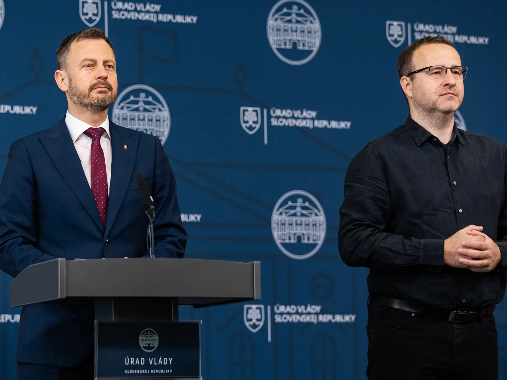 Premiér Eduard Heger oznamuje odchod zo svojej funkcie a zároveň aj pád vlády Slovenskej republiky v Bratislave. 