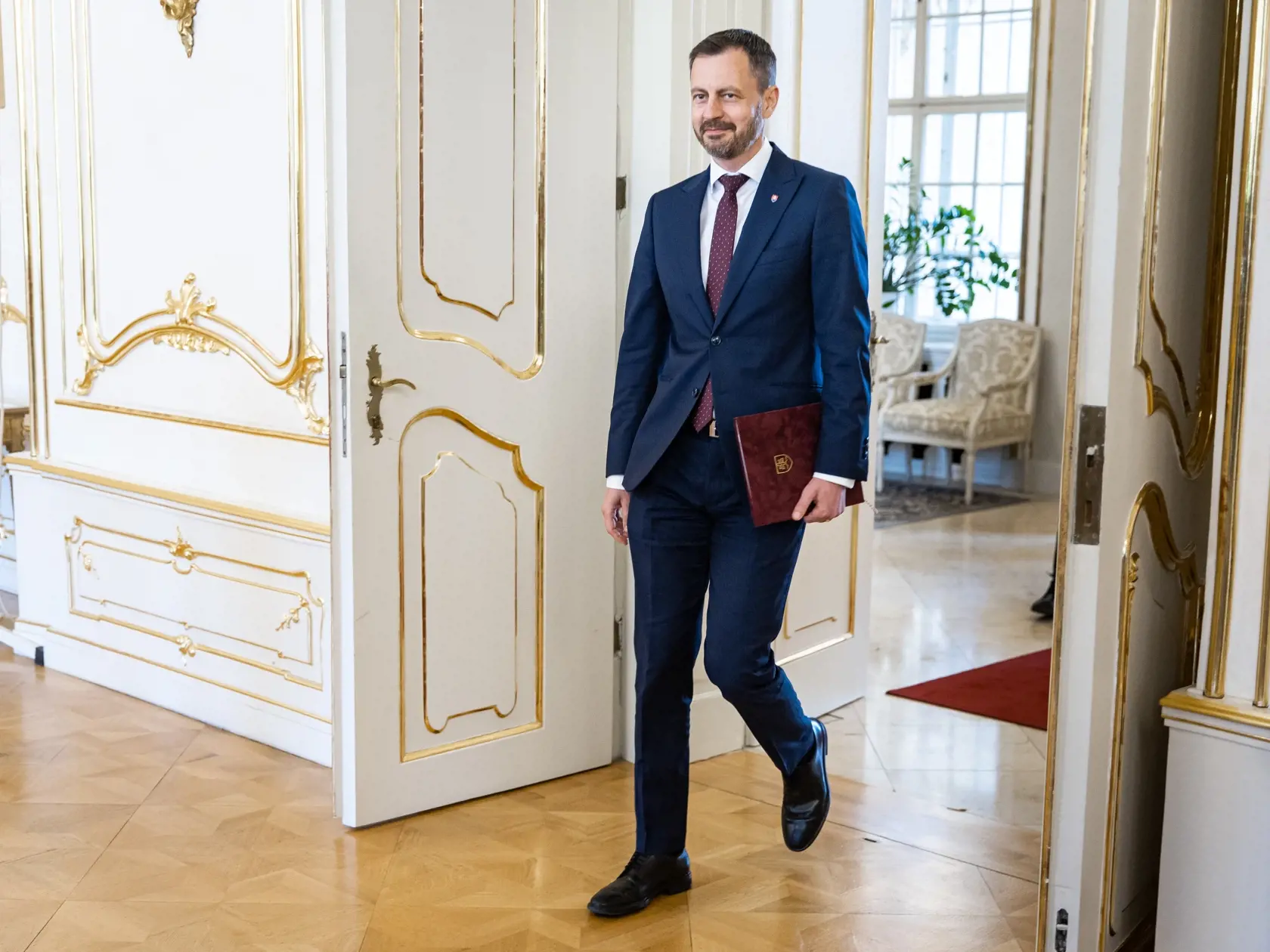 Predseda vlády Slovenskej republiky Eduard Heger na oficialnej návšteve prezidentky SR Zuzany Čaputovej v Bratislave. 
