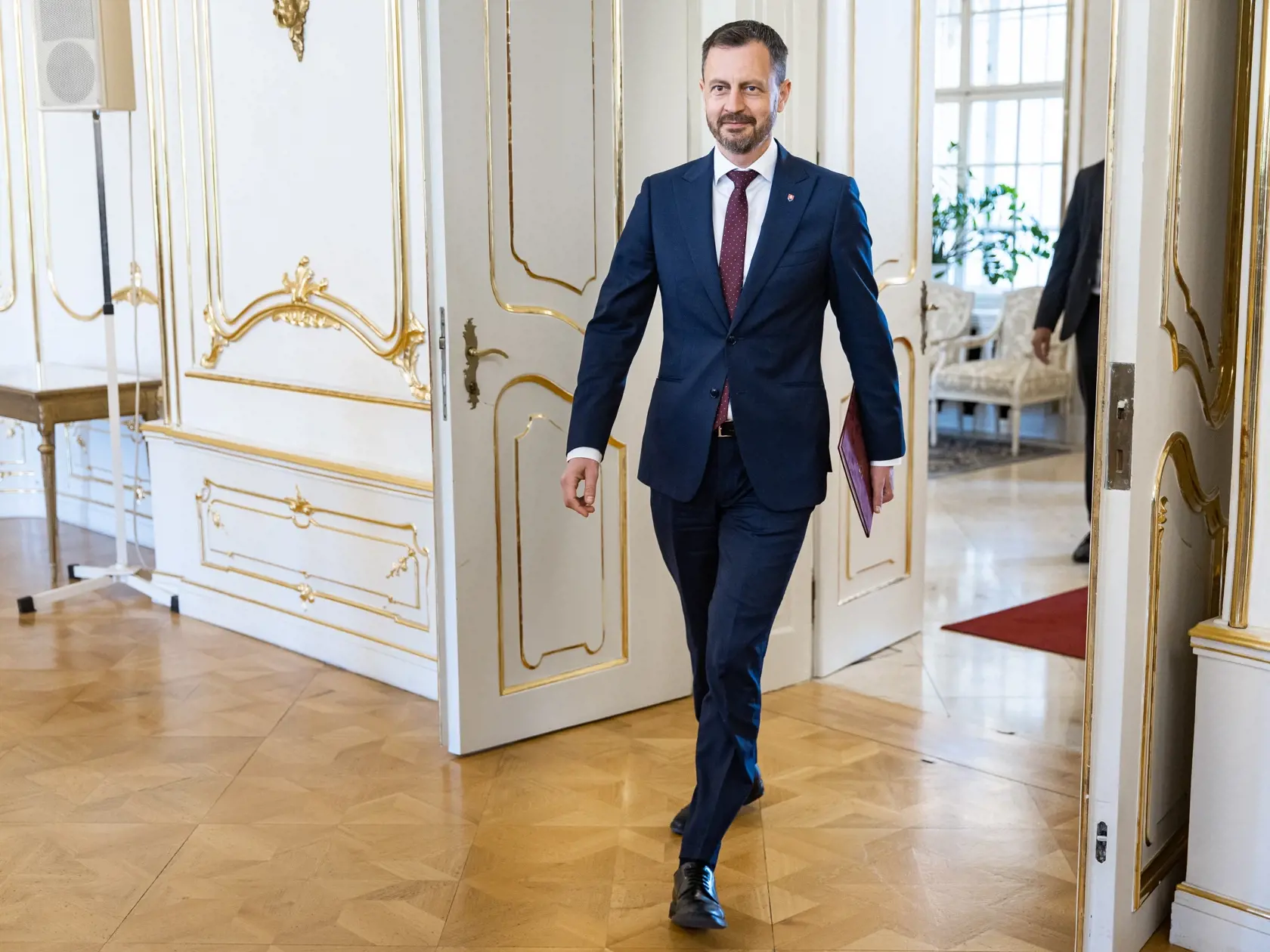 Predseda vlády Slovenskej republiky Eduard Heger na oficialnej návšteve prezidentky SR Zuzany Čaputovej v Bratislave. 