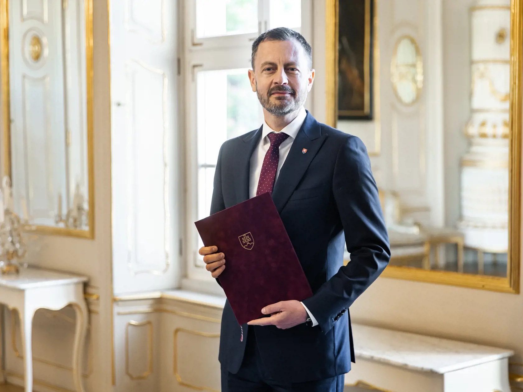 Eduard Heger vrátil prezidentke poverenie na dočasné vedenie vlády.
