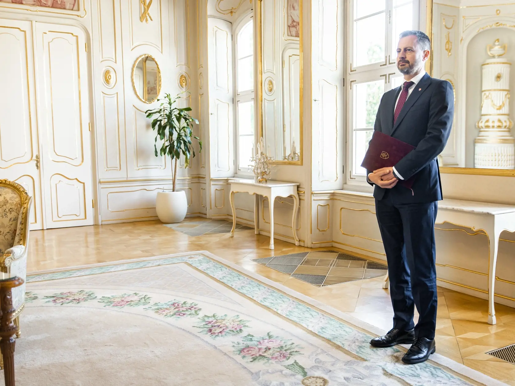 Predseda vlády Slovenskej republiky Eduard Heger na oficialnej návšteve prezidentky SR Zuzany Čaputovej v Bratislave. 