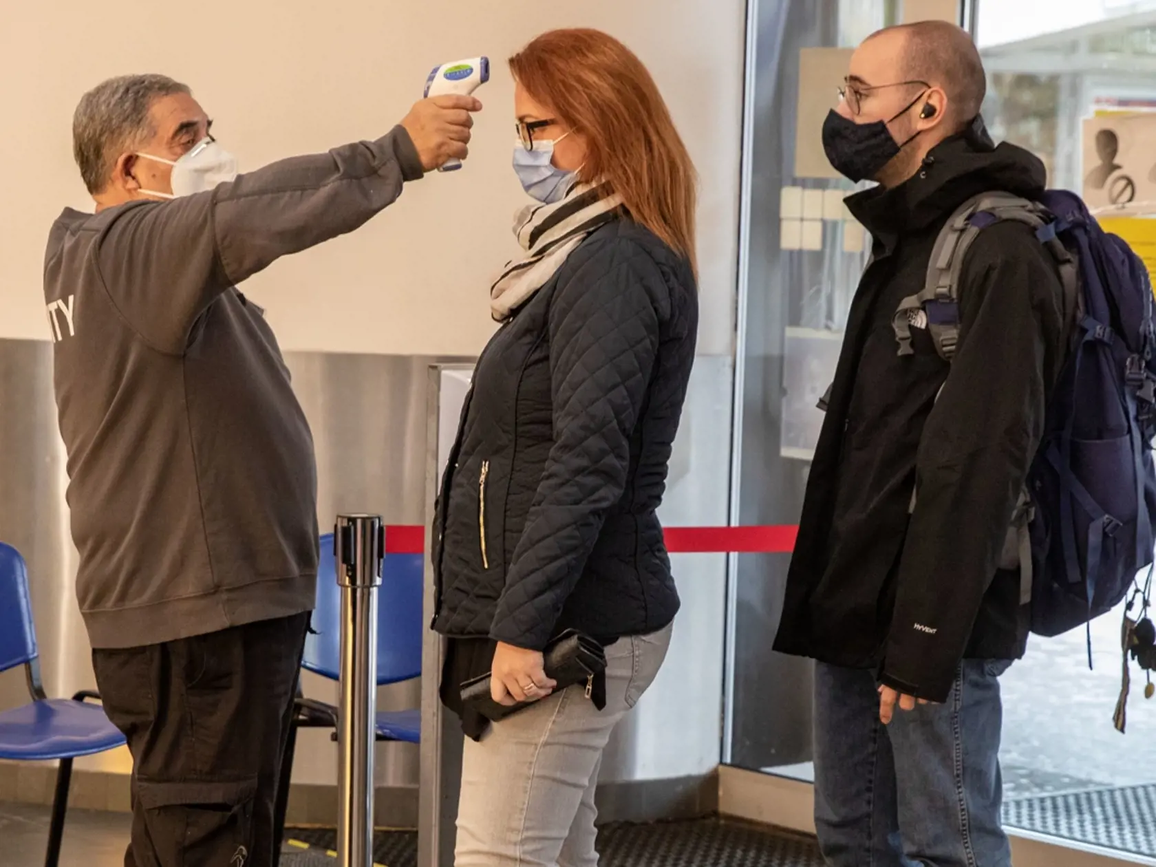 SMS správy úrad už tento mesiac rozposielal. Upozorňoval na sprísňovanie opatrení v niektorých okresoch.