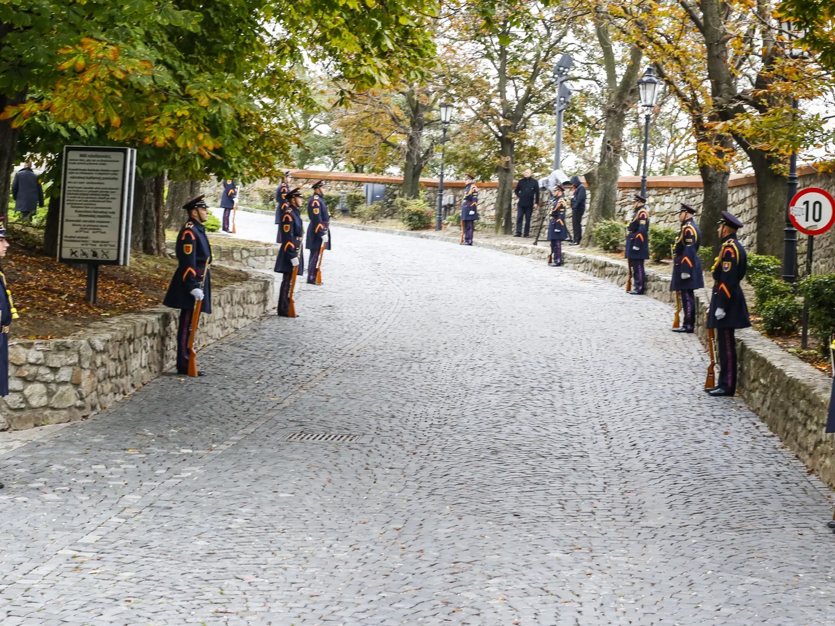 Smútočný sprievod viedol k Prezidentskému palácu.