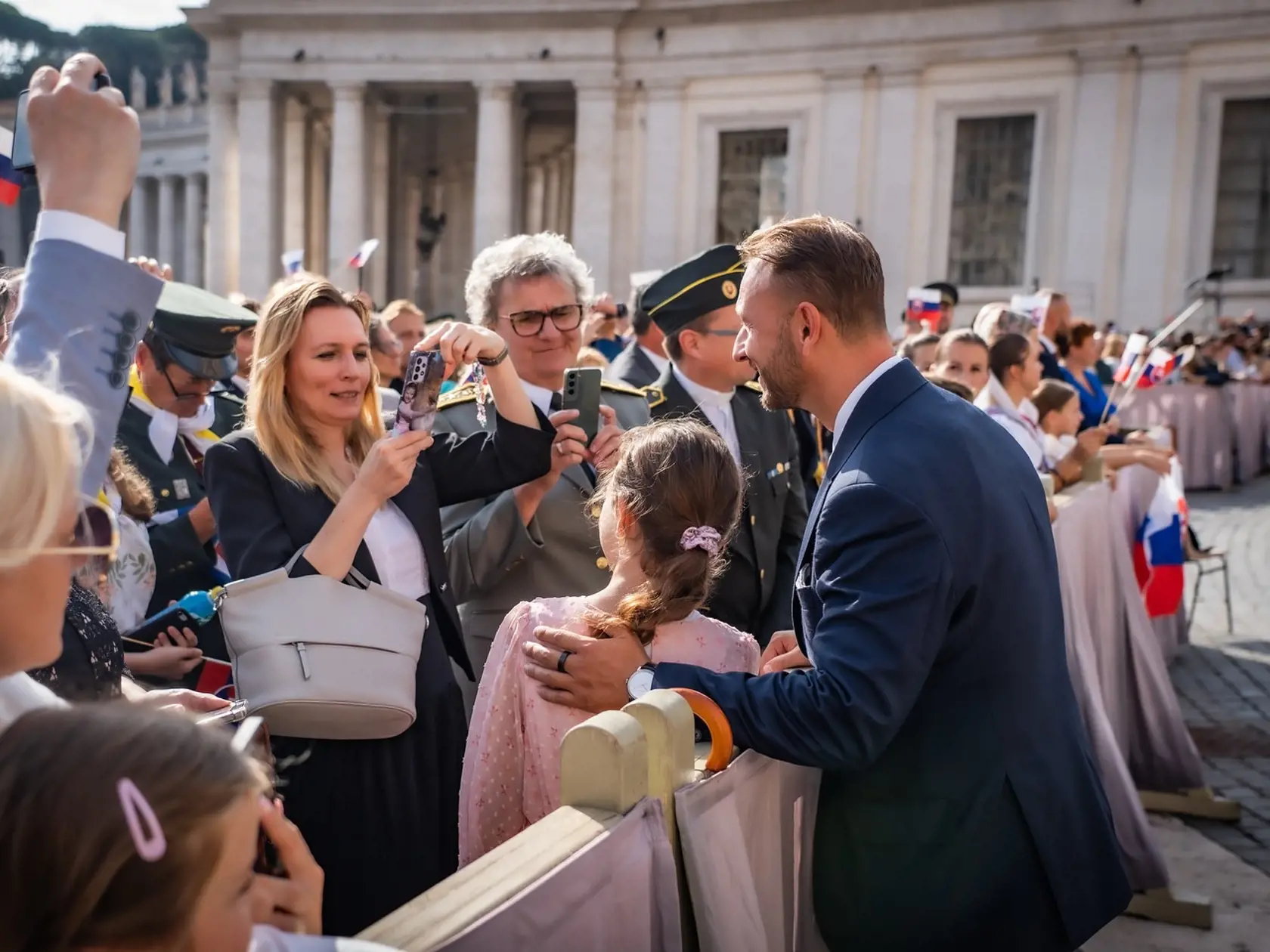 Minister vnútra a predseda strany Hlas Matúš Šutaj Eštok sa počas návštevy Ríma stretol so svätým otcom.Minister vnútra a predseda strany Hlas Matúš Šutaj Eštok sa počas návštevy Ríma stretol so svätým otcom.