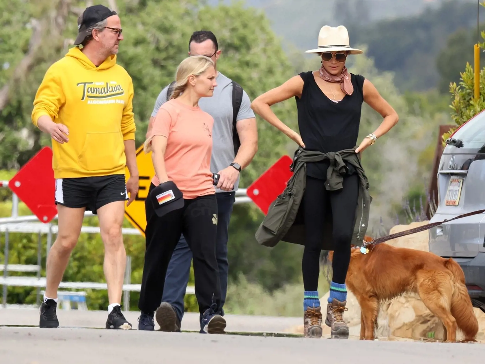 Vojvodkyňa zo Sussexu Meghan Markle sa v nedeľu v Santa Barbare pripojila k svojim priateľom Markusovi Andersonovi a Heather Dorak. Spoločne si vyrazili na prechádzku na čerstvom vzduchu po tom, čo v sobotu oslávili Archieho narodeniny.