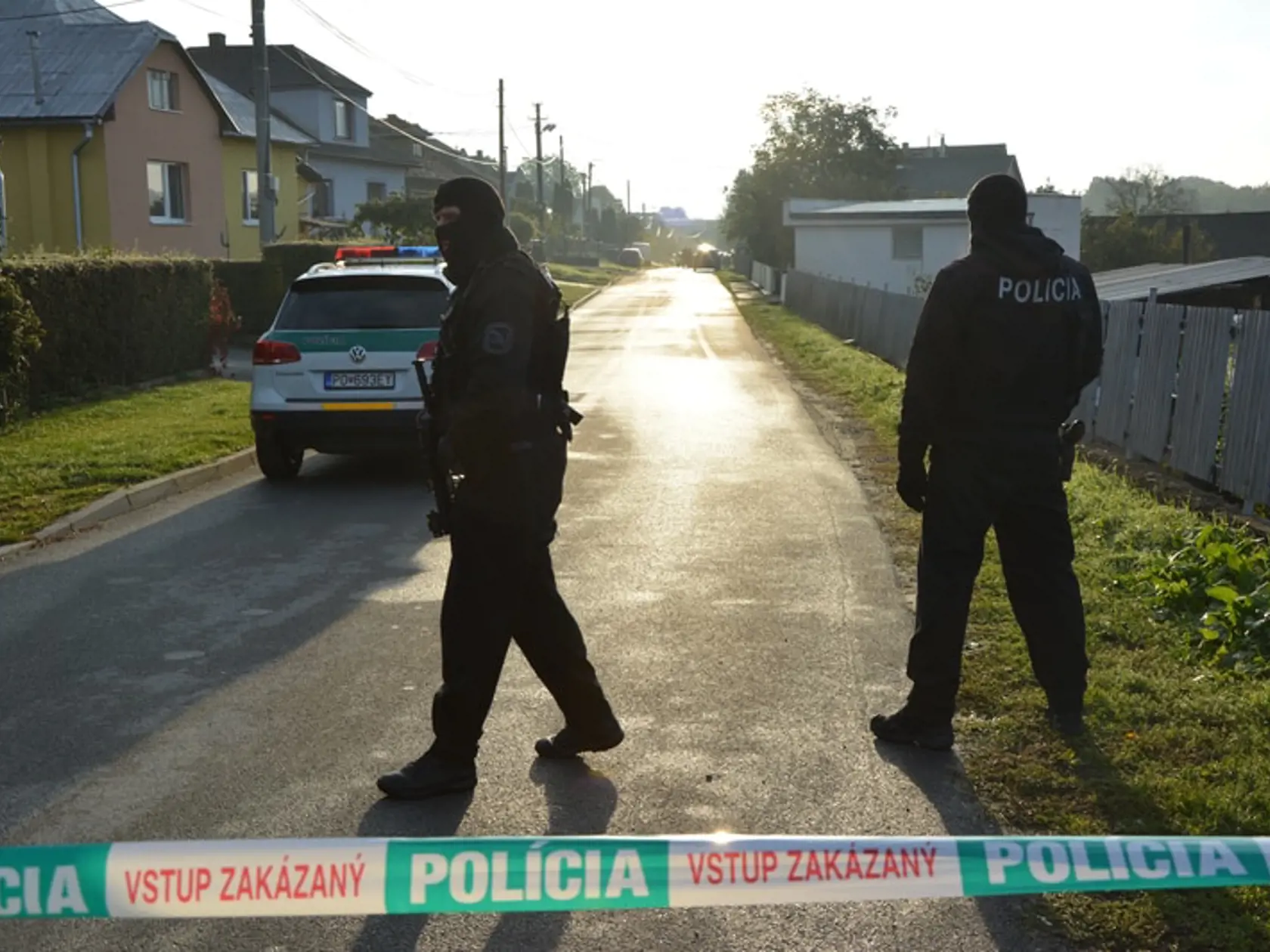 Kukláči v pondelok uzavreli celú ulicu v Župčanoch.