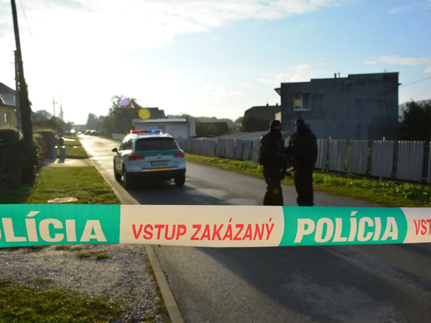 Kukláči v pondelok uzavreli celú ulicu v Župčanoch.