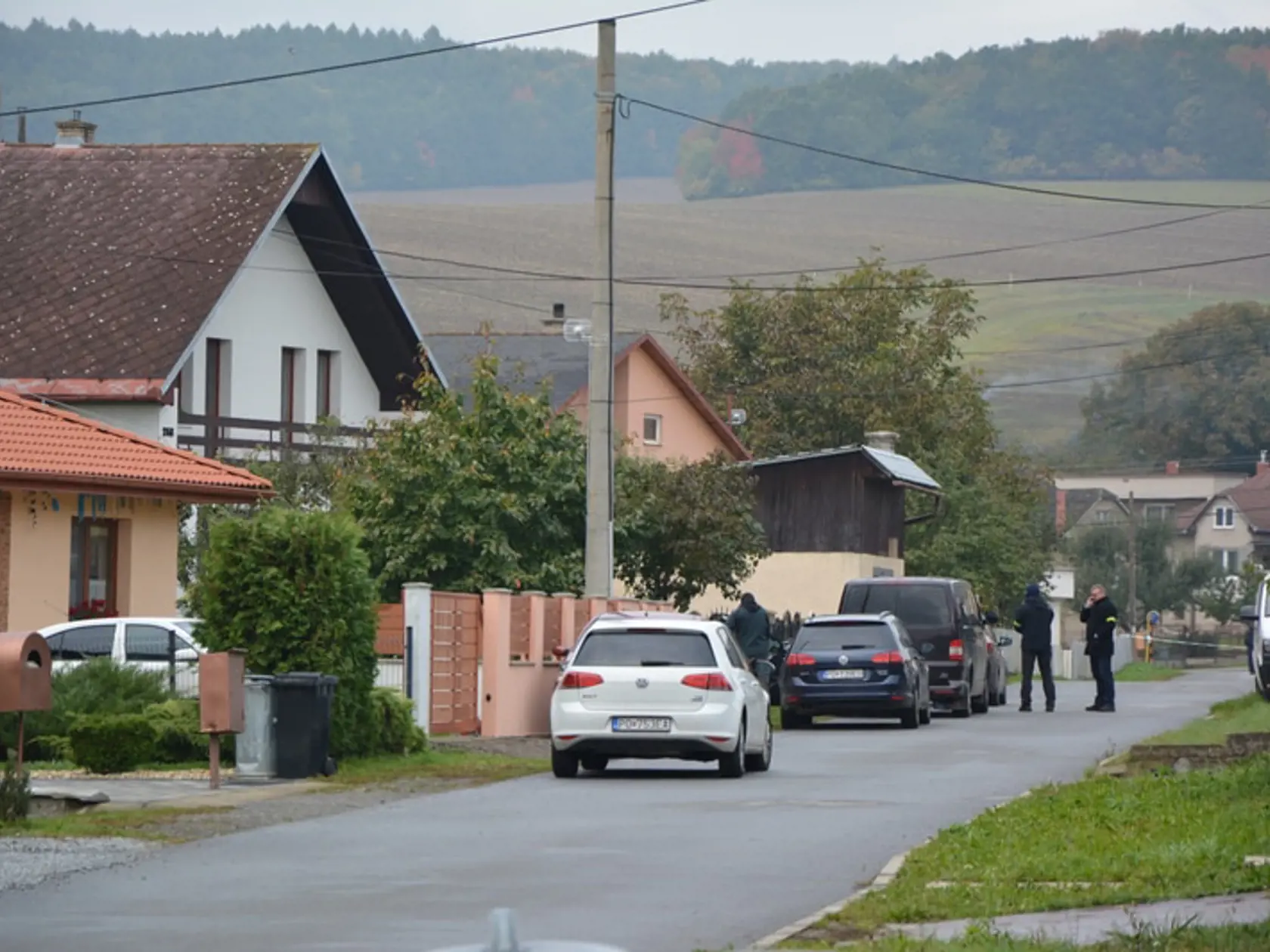 Kukláči v pondelok uzavreli celú ulicu v Župčanoch.