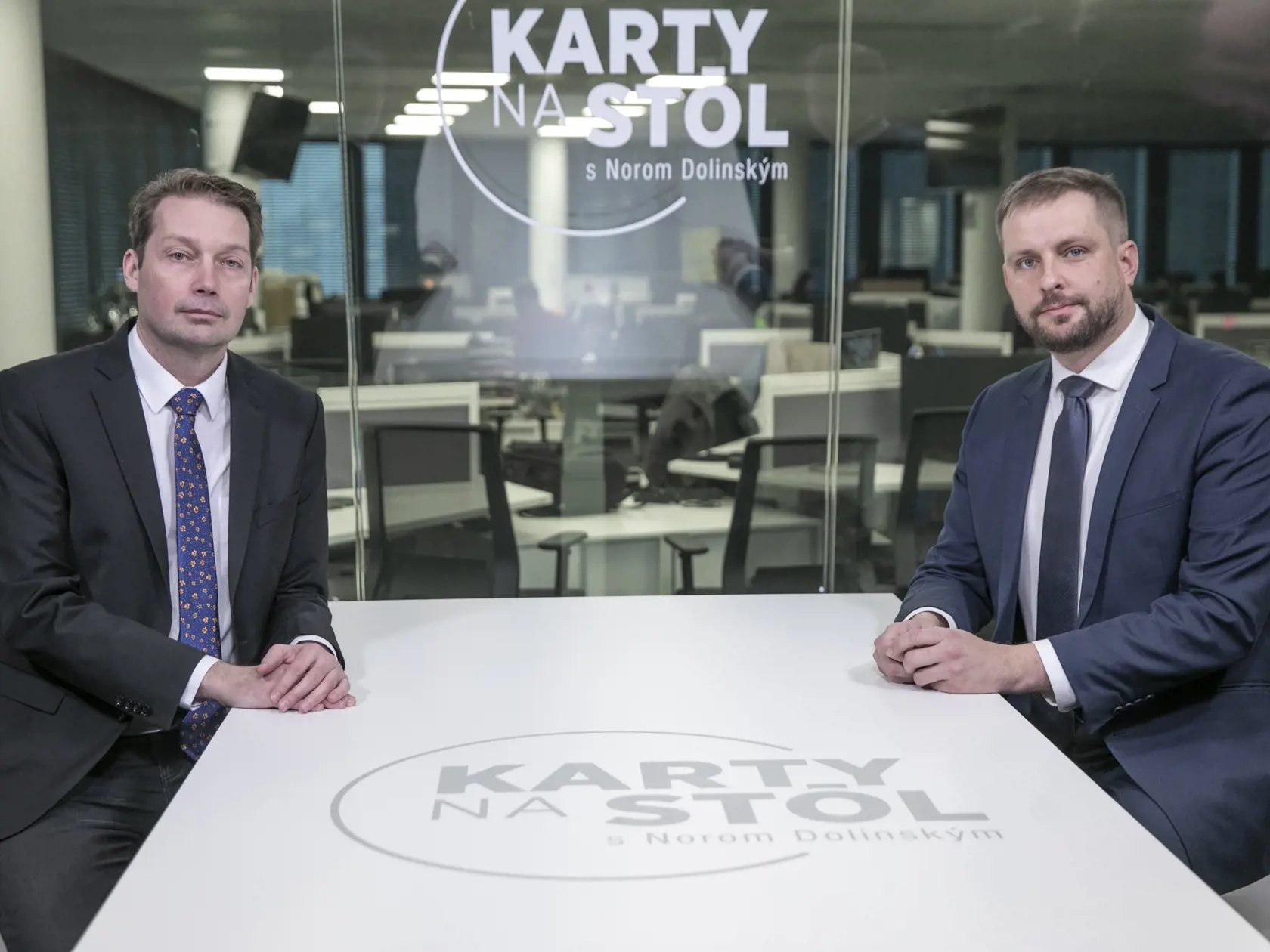  Na snímke je  diskusná relácia “Karty na stôl”, ktorej hosťom bol minister zdravotníctva Kamil Šaško.