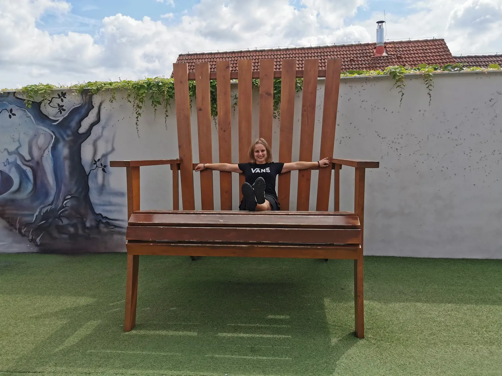 Nie, Karolína nemá pol metra, aj keď to tak na fotografie vyzerá.