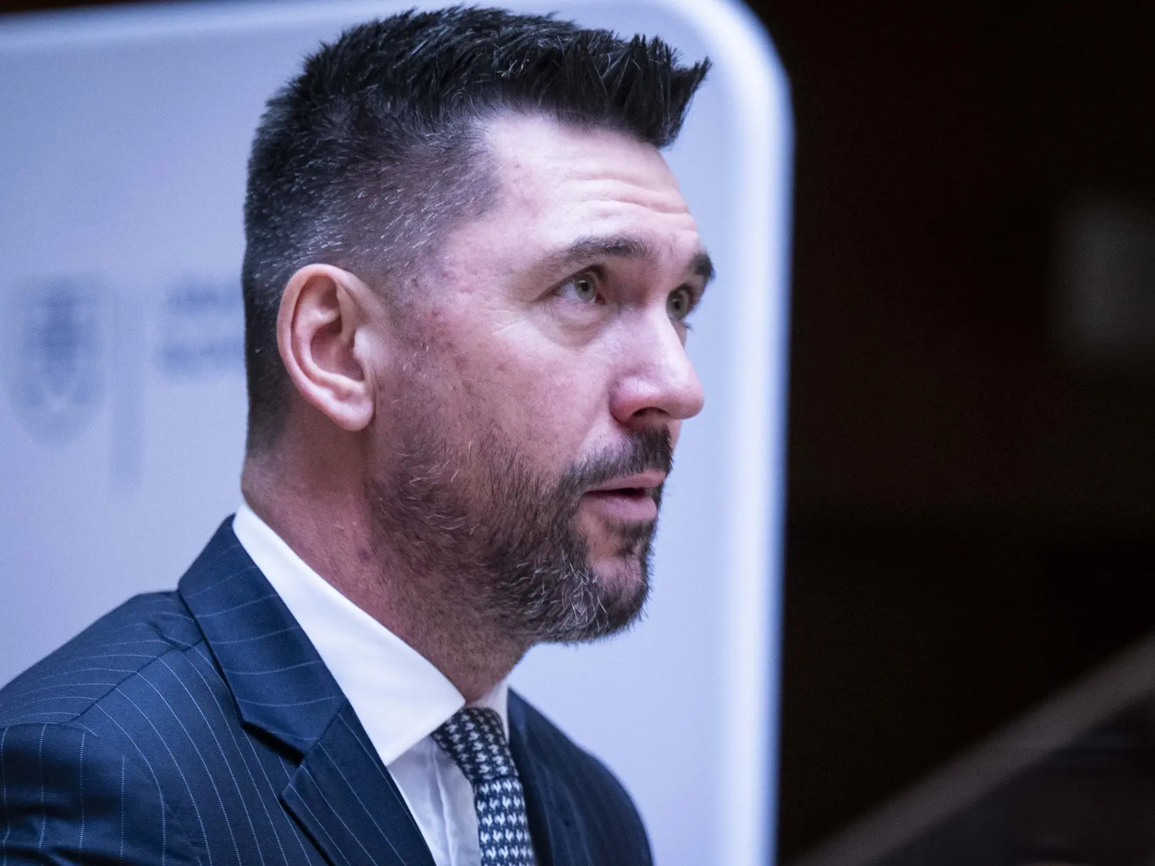 Na snímke minister pôdohospodárstva a rozvoja vidieka SR Richard Takáč (Smer-SD) prichádza na 83. zasadnutie Vlády SR v Bratislave v stredu 2. apríla 2025. FOTO TASR - Jakub Kotian
