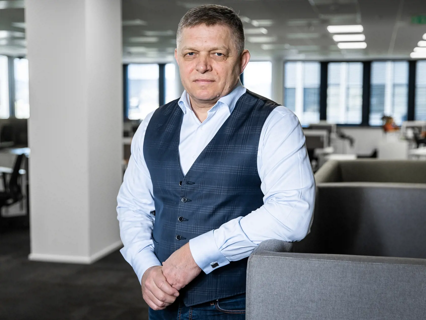 Vládu odborníkov, ktorá má nastúpiť, nazýva preto „zvláštnou záujmovou skupinou". Proces skladania prezidentskej vlády považuje predseda Smeru za antidemokratický. Ako komentoval, budúci predseda vlády Ľudovít Ódor nemá vplyv na to, kto bude súčasťou jeho kabinetu.