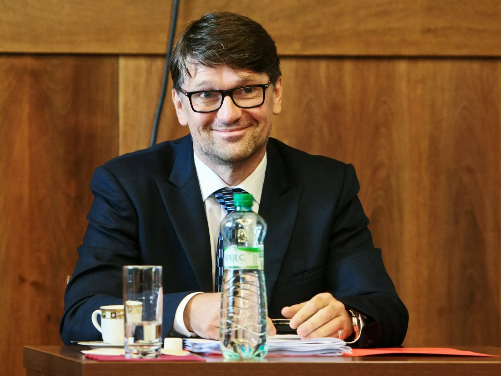 Tiež sme sa ho pýtali na názor ohľadom „kauzy Bernini“, ktorá sa spája s menom Barcziho. „Je to veľmi odborná téma. Z expertného hľadiska možno aj dodnes polemická, vzhľadom na to, aké je ťažké dokázať, že mramorová busta je originál, alebo robená podľa originálu. Z tohto hľadiska jeho ako posudzovateľa nevidím ako niečo diskvalifikačné pre pozíciu ministra kultúry,“ hovorí Maďarič.